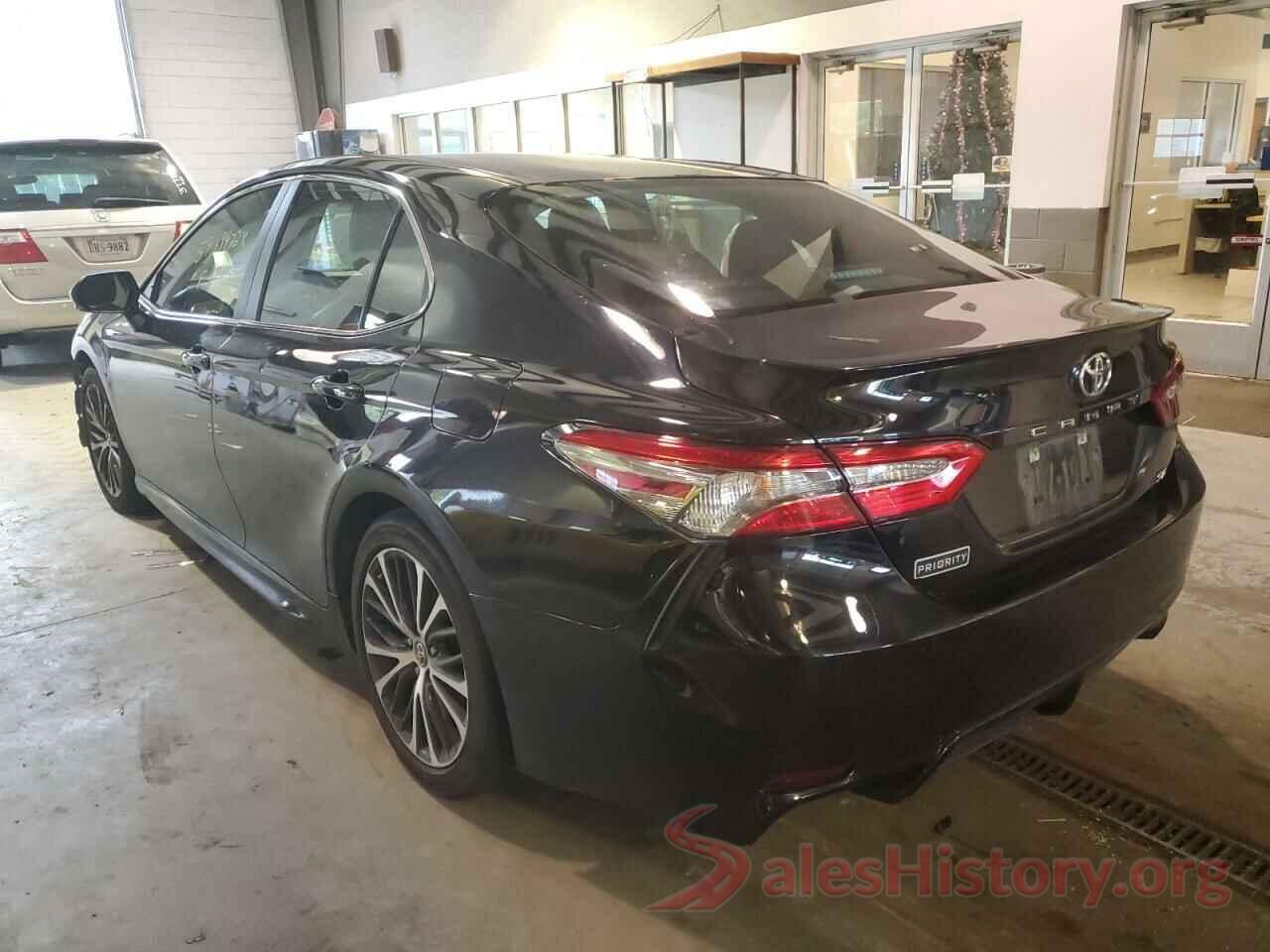 4T1B11HK2JU078383 2018 TOYOTA CAMRY