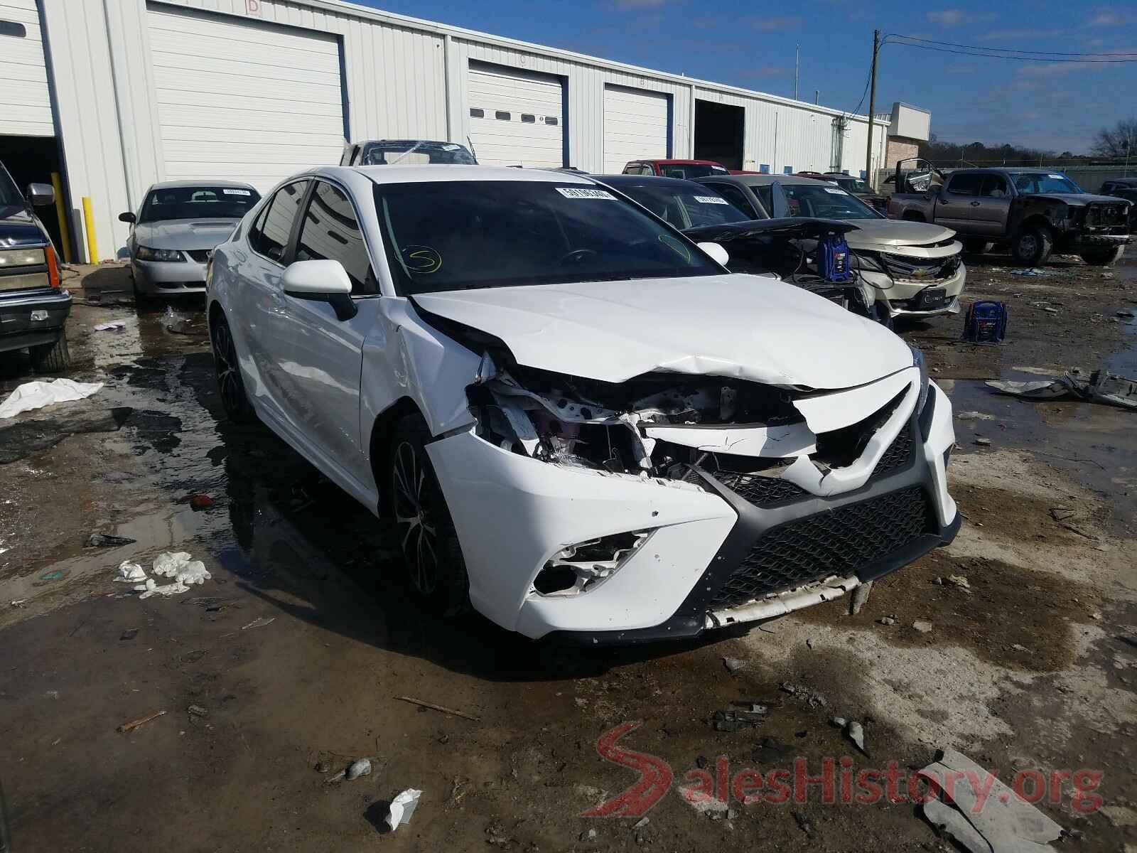 4T1B11HK1JU075460 2018 TOYOTA CAMRY