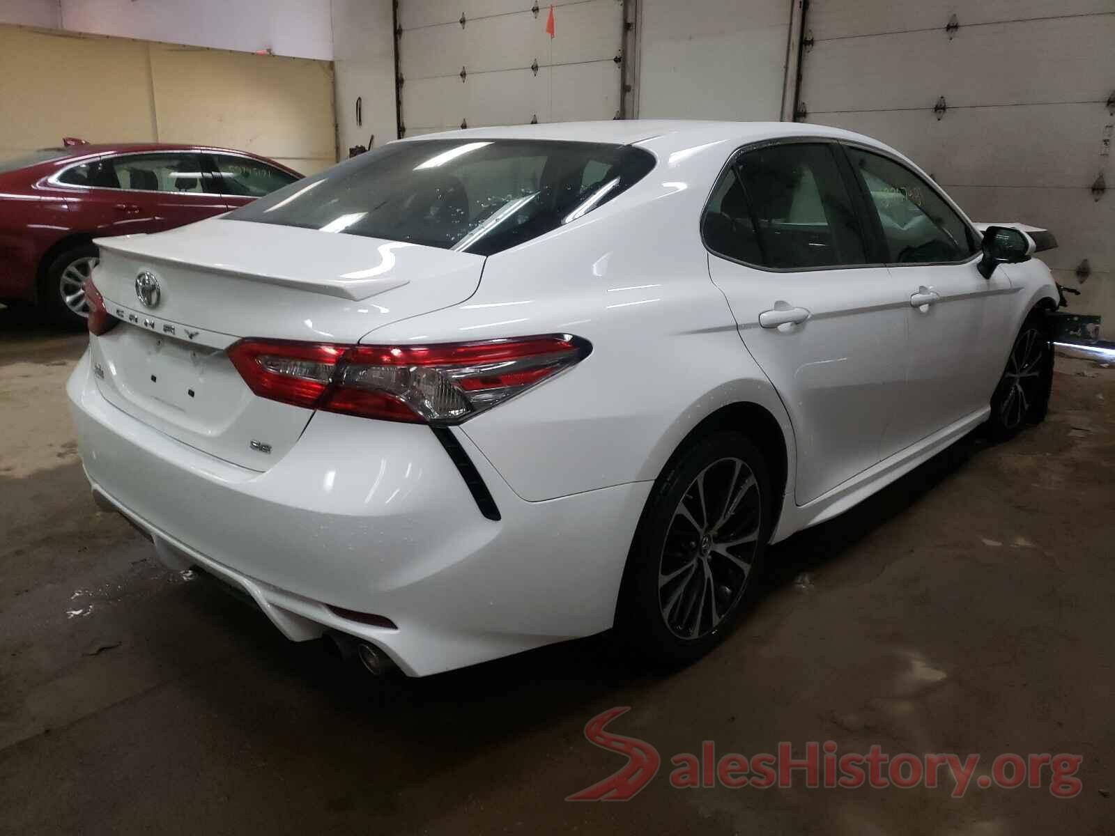 4T1B11HK9JU577052 2018 TOYOTA CAMRY