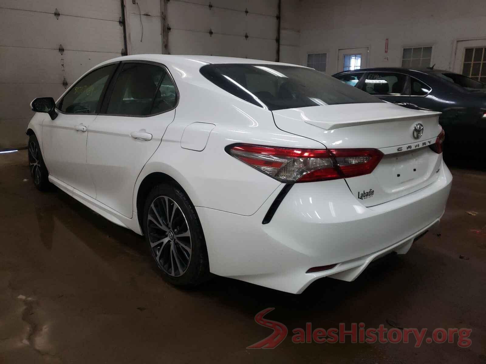 4T1B11HK9JU577052 2018 TOYOTA CAMRY