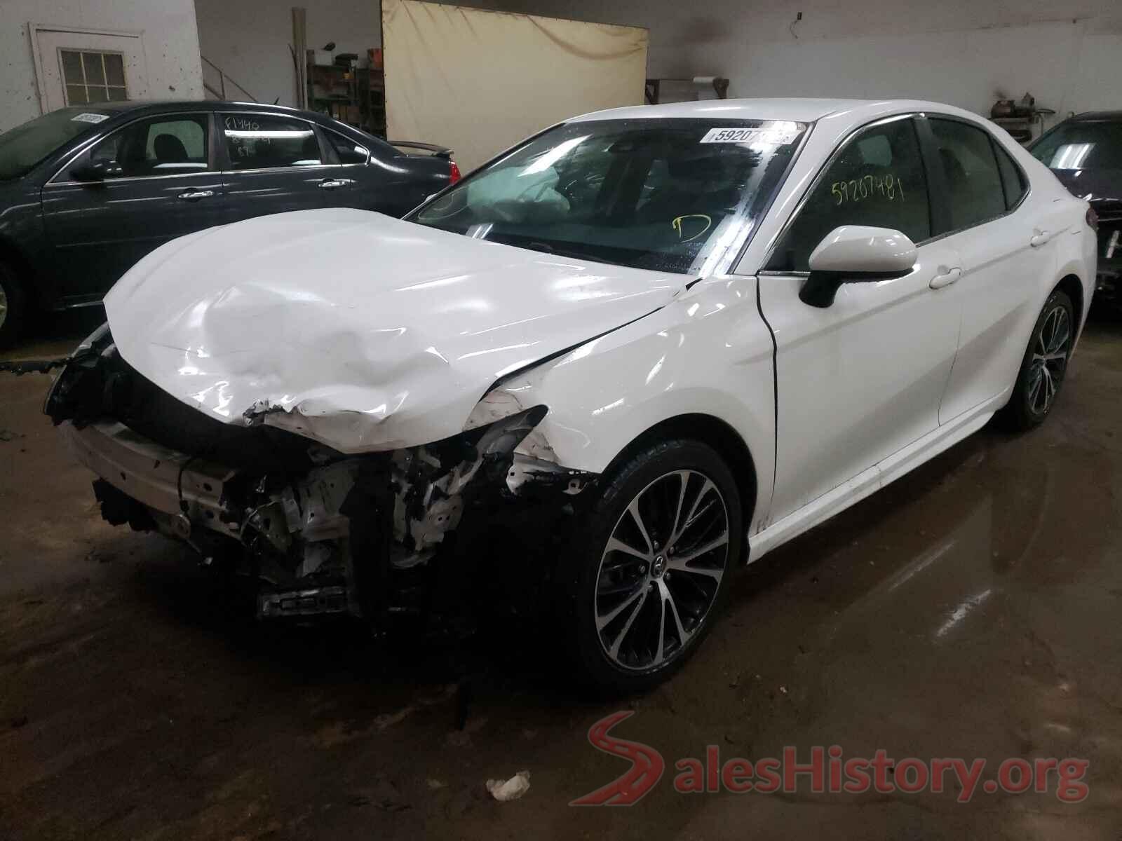 4T1B11HK9JU577052 2018 TOYOTA CAMRY