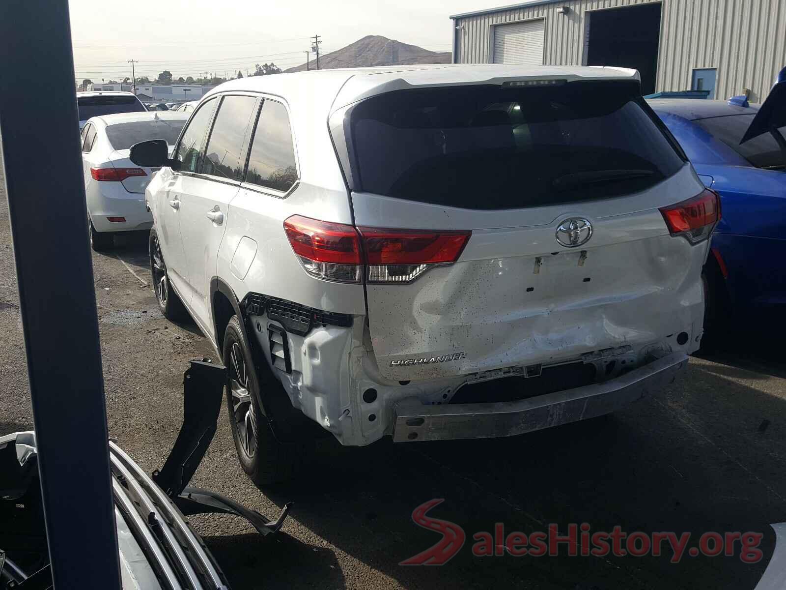 5TDZARFH8JS039617 2018 TOYOTA HIGHLANDER