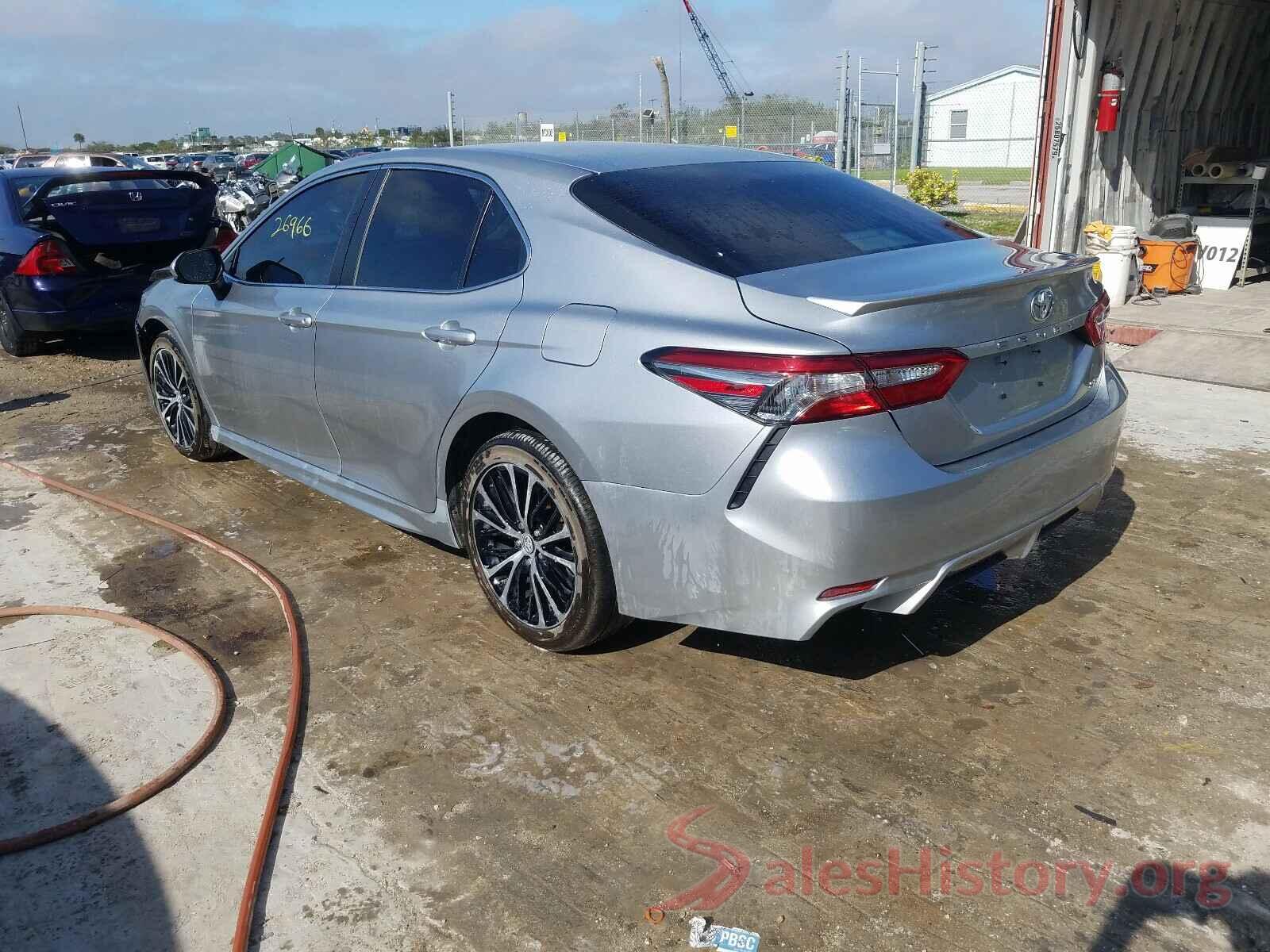 4T1B11HK7JU099228 2018 TOYOTA CAMRY