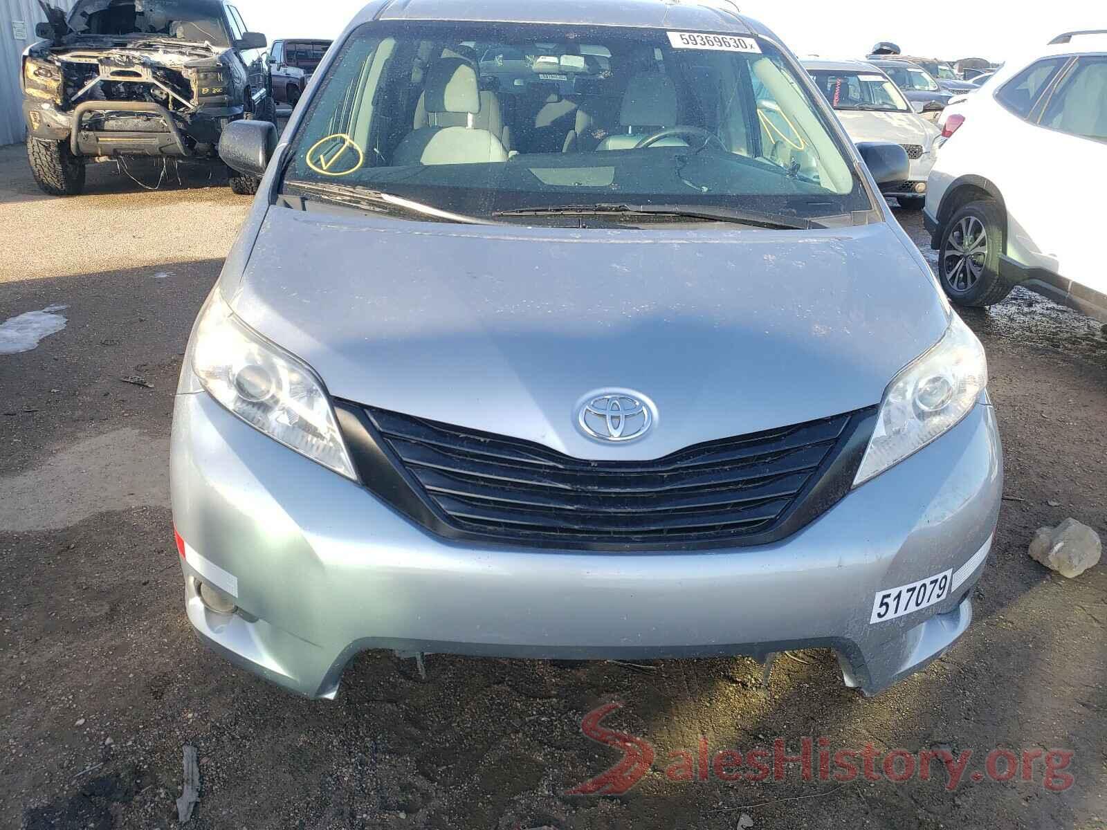 5TDZZ3DCXHS807556 2017 TOYOTA SIENNA