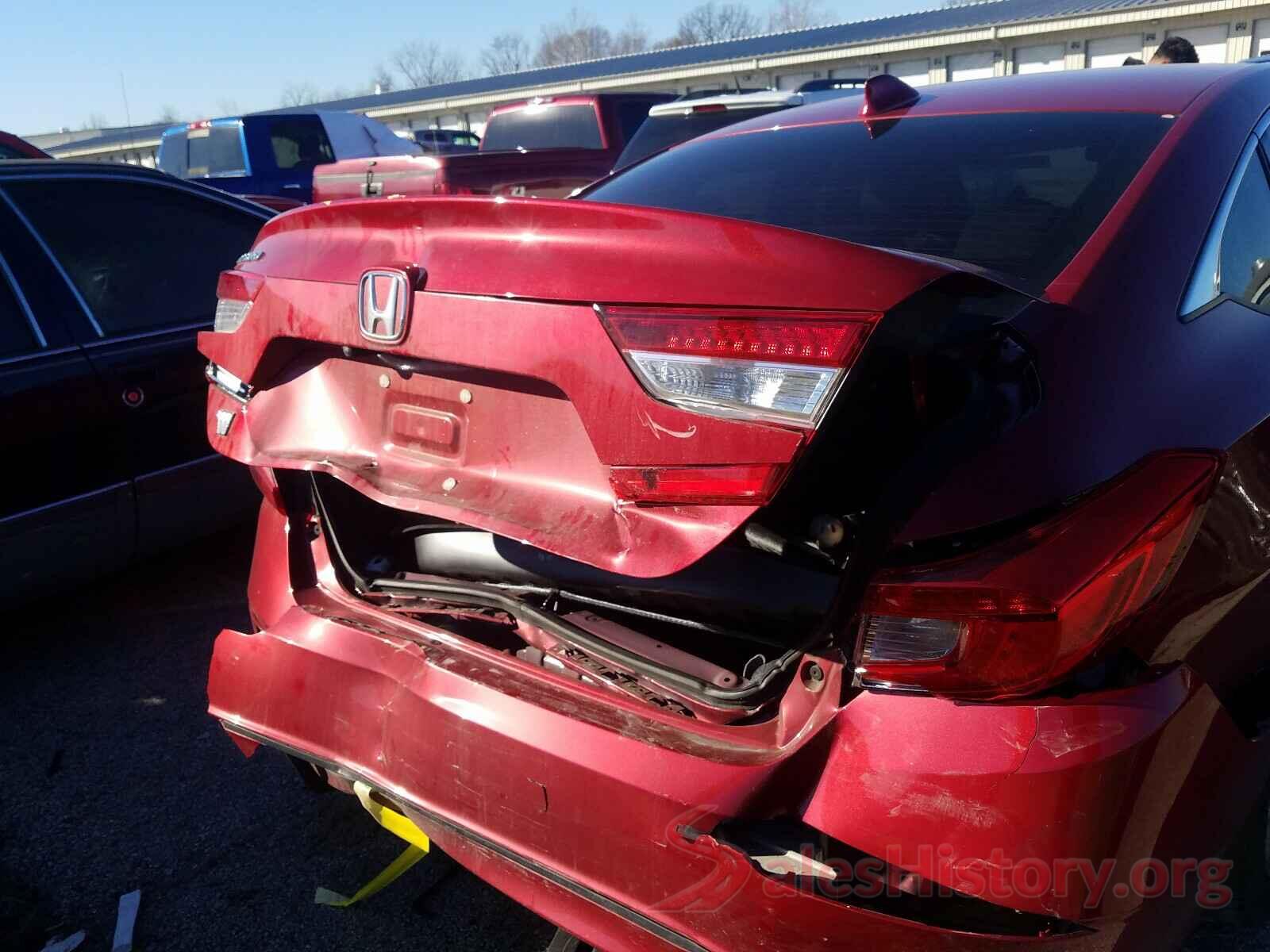 1HGCV1F12JA218085 2018 HONDA ACCORD