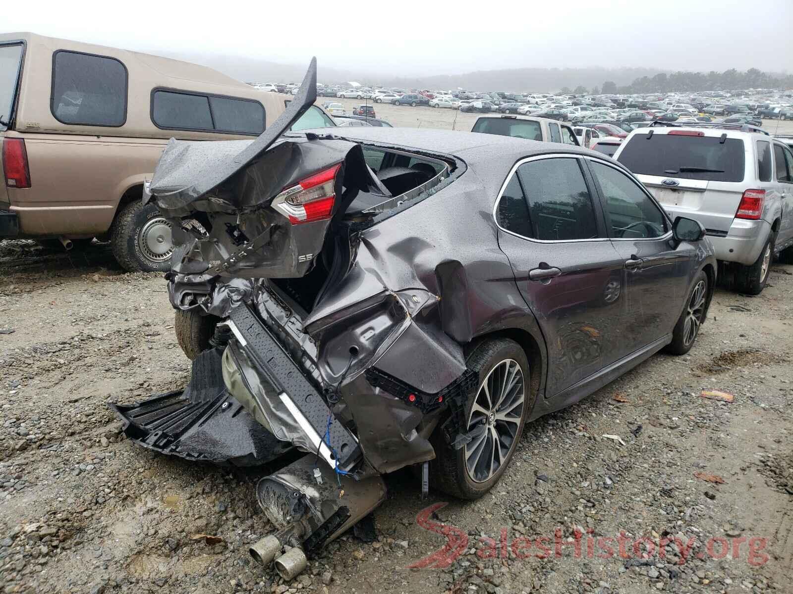 4T1B11HK6JU513227 2018 TOYOTA CAMRY