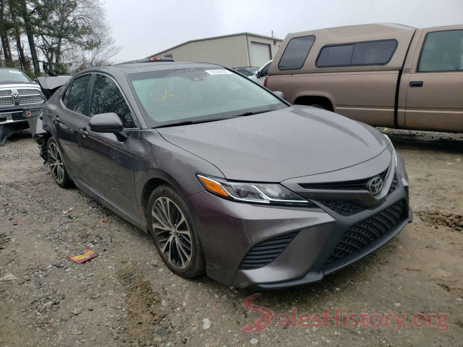 4T1B11HK6JU513227 2018 TOYOTA CAMRY