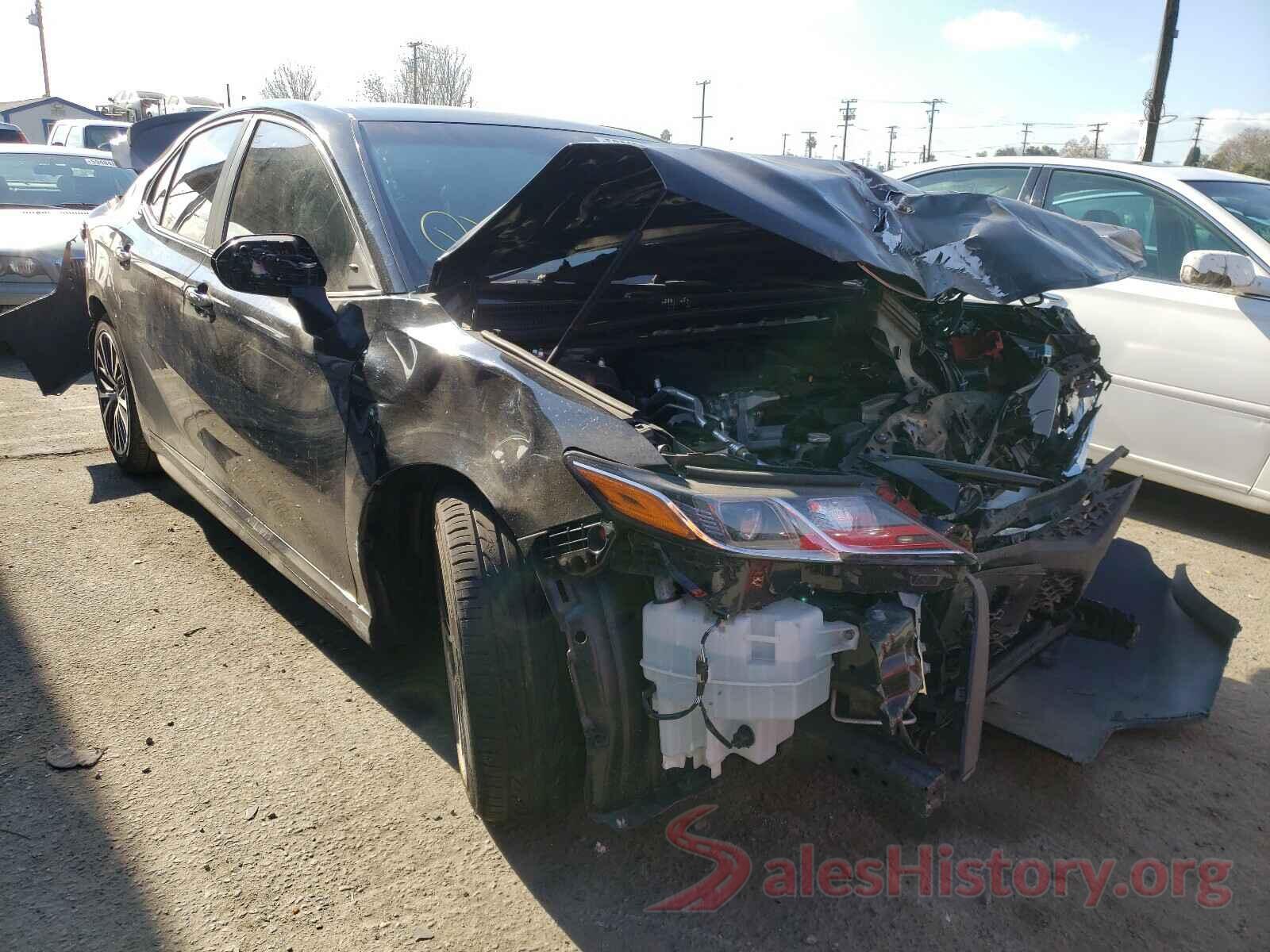 4T1B11HK4JU081379 2018 TOYOTA CAMRY