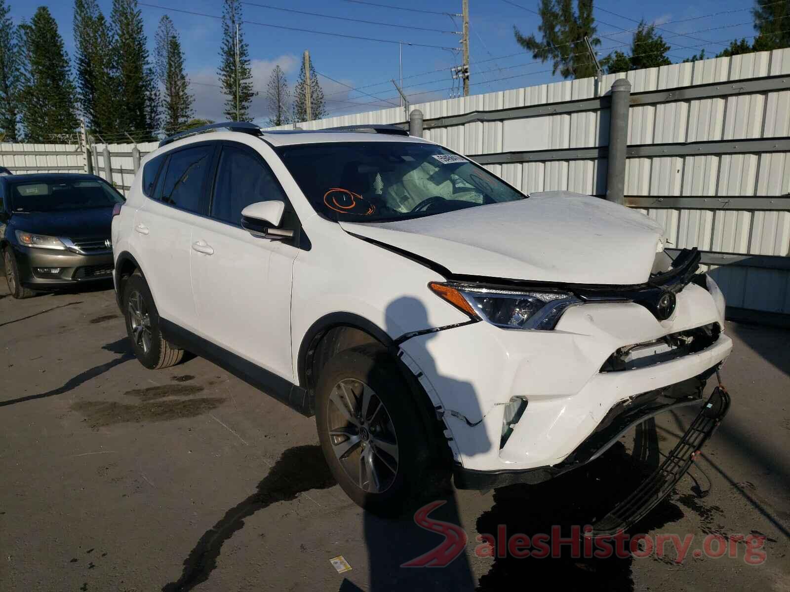 2T3WFREV3JW421113 2018 TOYOTA RAV4