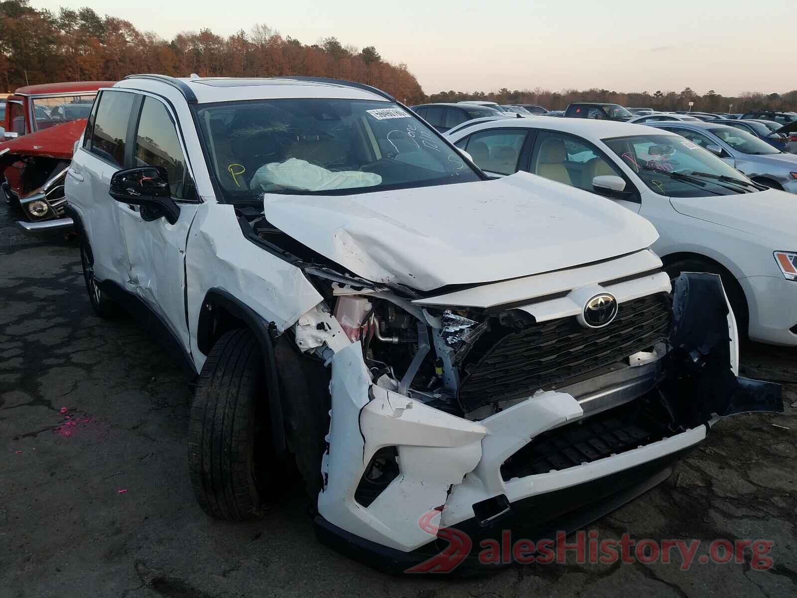 JTMC1RFV3KD013645 2019 TOYOTA RAV4