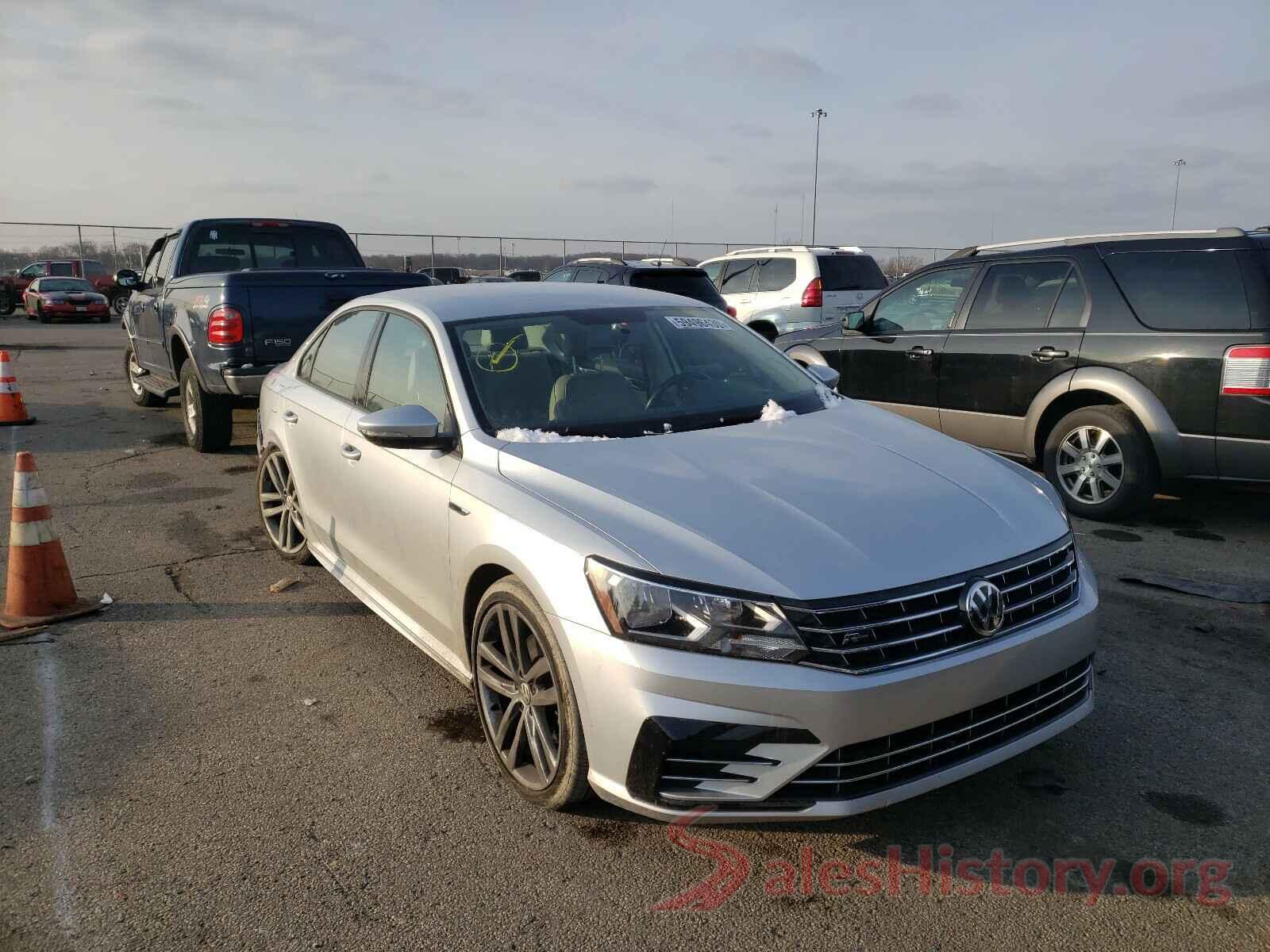 1VWAA7A33JC020677 2018 VOLKSWAGEN PASSAT