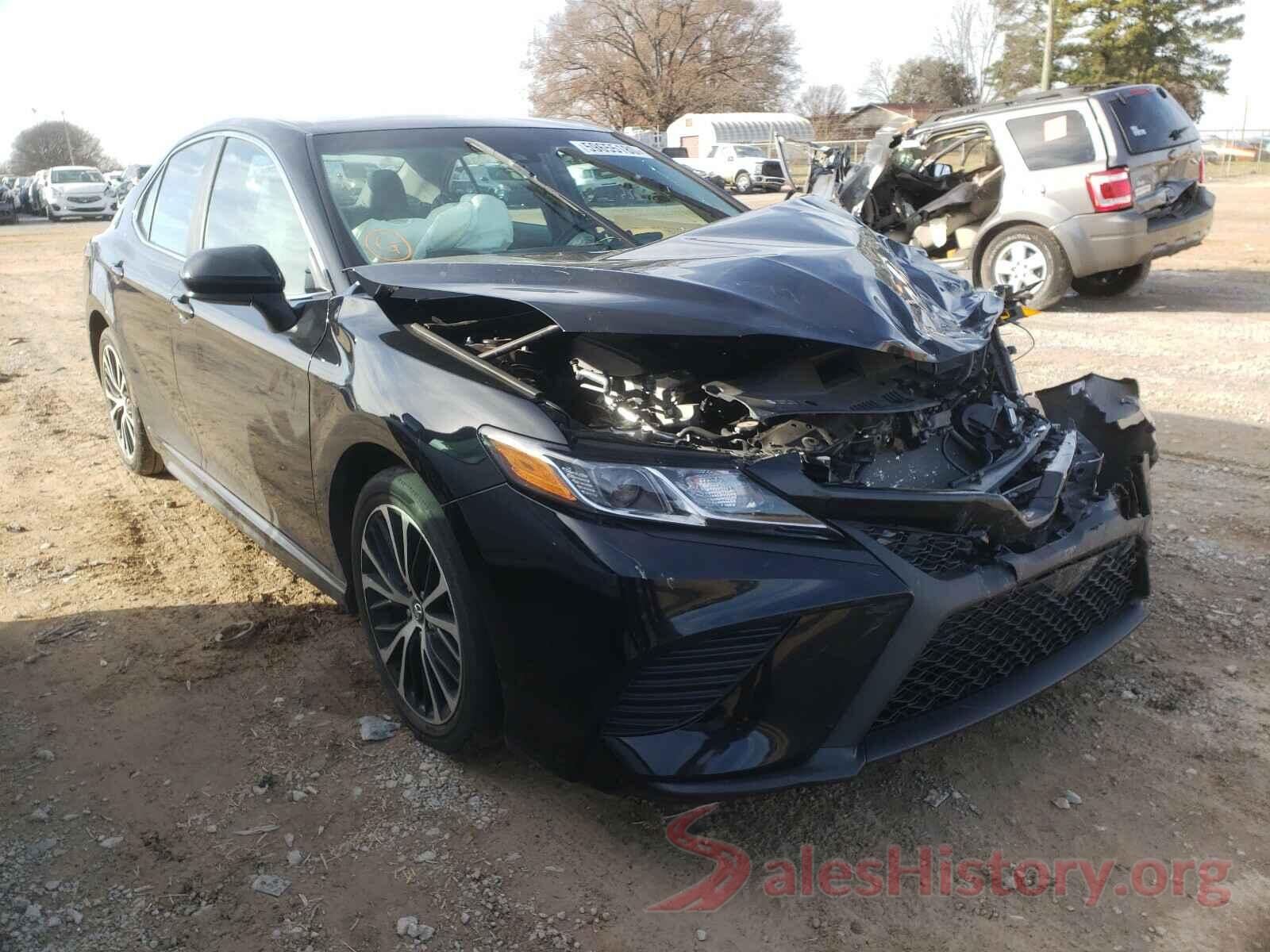 4T1B11HK8JU669057 2018 TOYOTA CAMRY