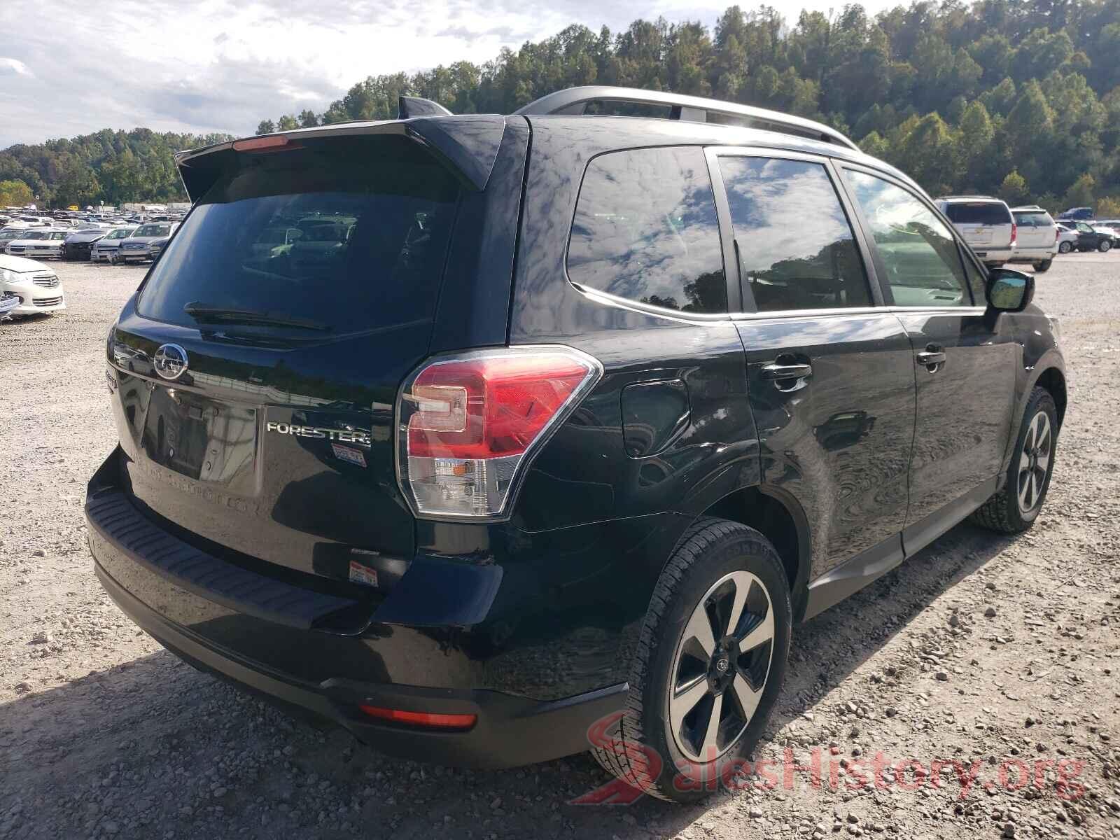 JF2SJAGC5JH501160 2018 SUBARU FORESTER