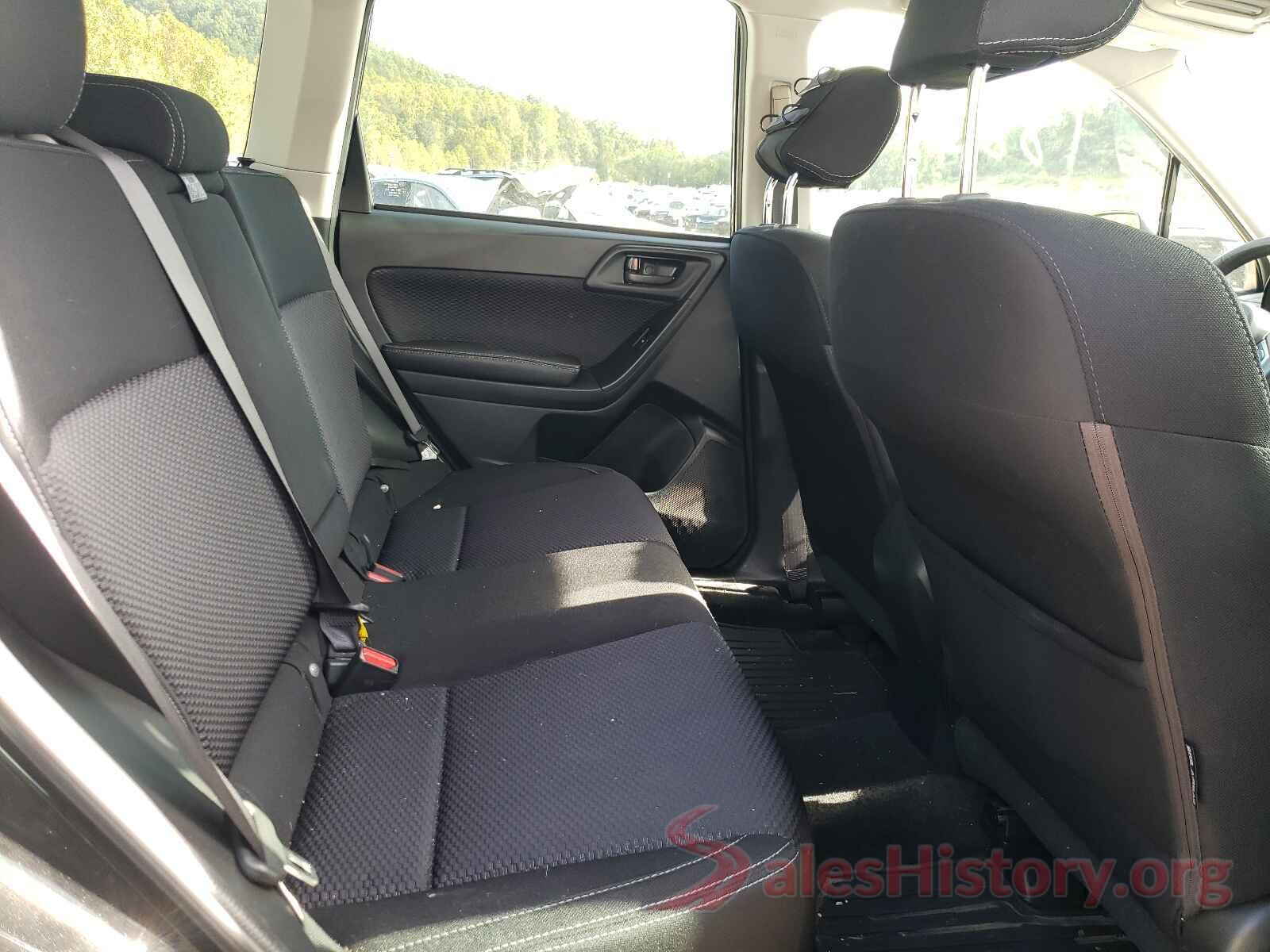 JF2SJAGC5JH501160 2018 SUBARU FORESTER