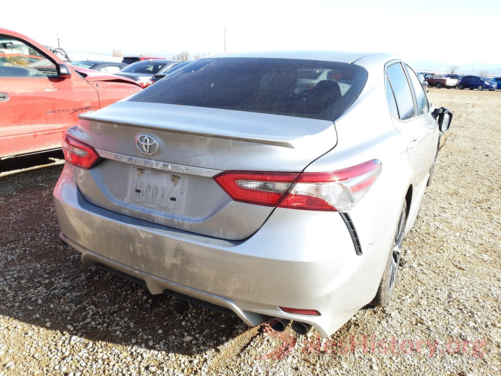 4T1B11HK9JU154908 2018 TOYOTA CAMRY