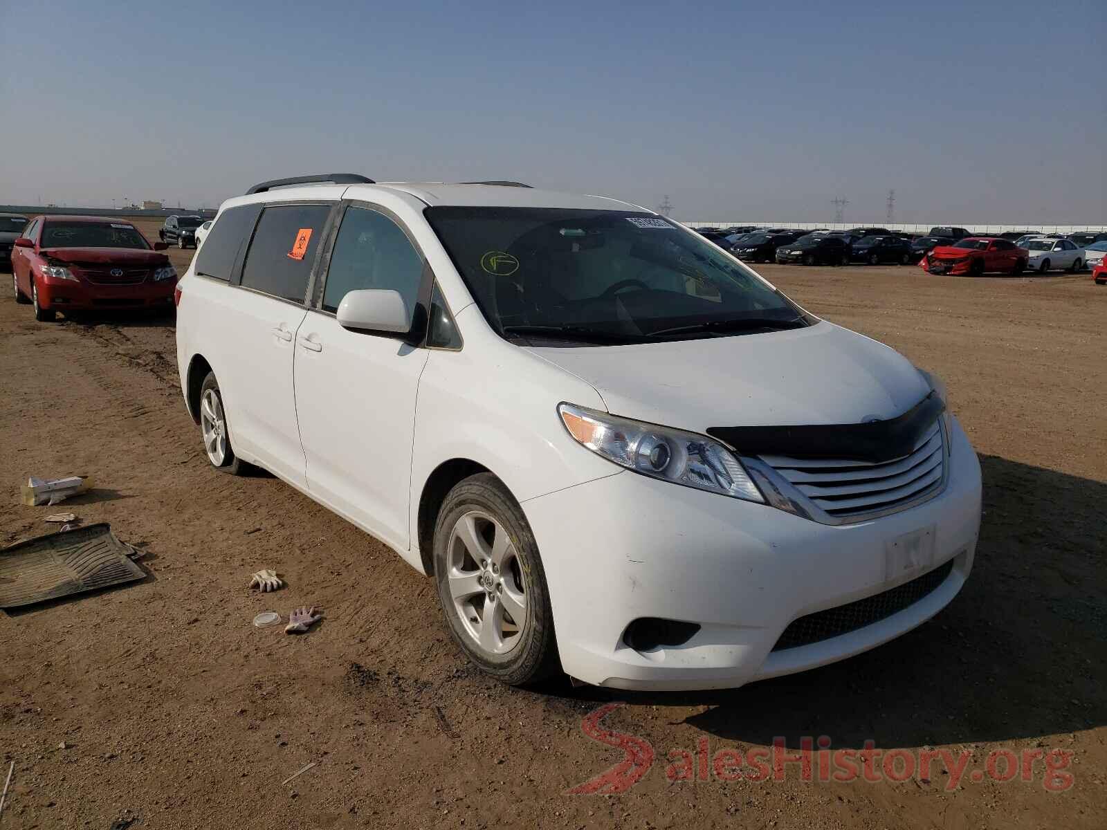 5TDKZ3DC3HS830131 2017 TOYOTA SIENNA