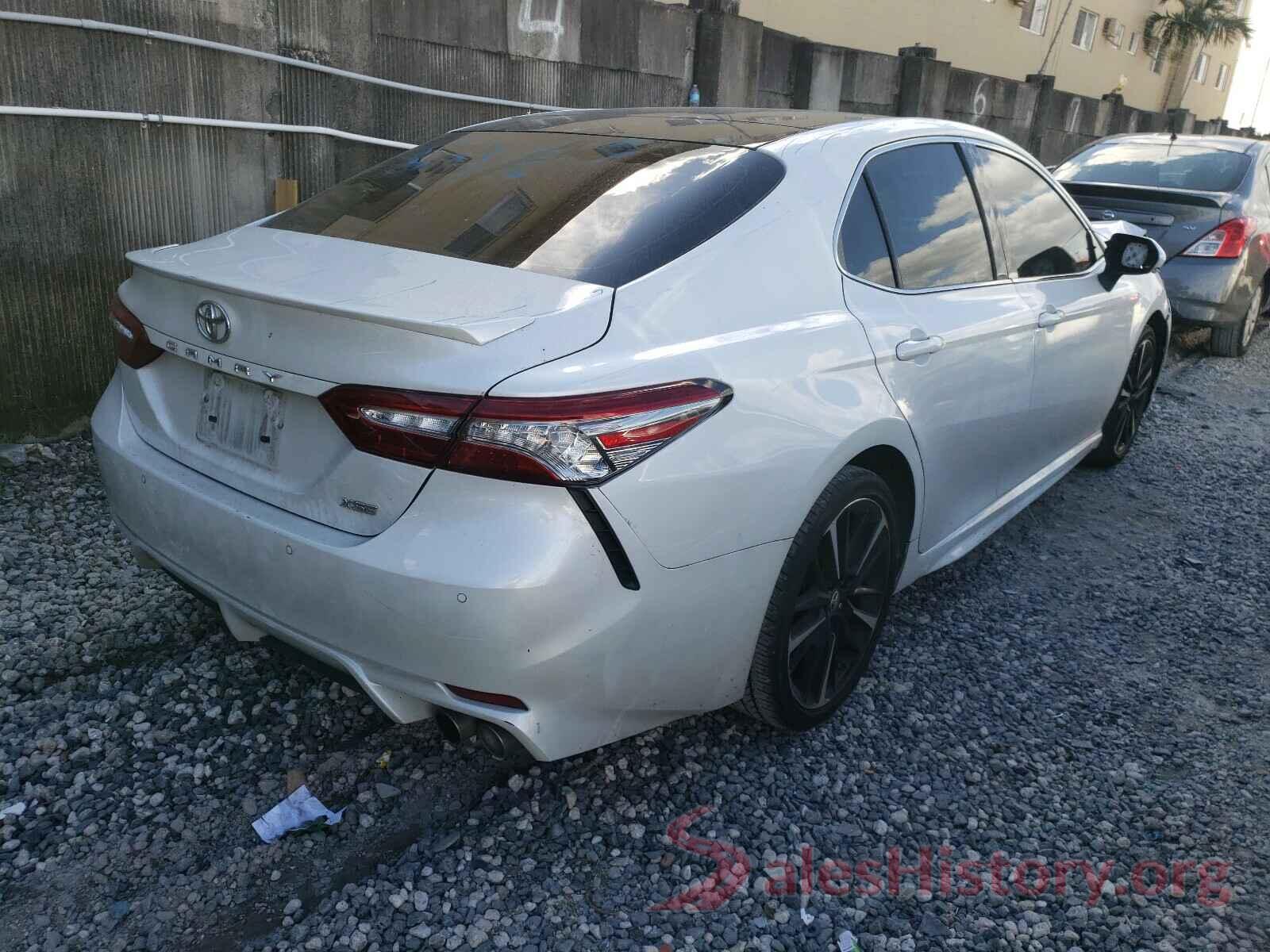 4T1B61HK4JU102863 2018 TOYOTA CAMRY