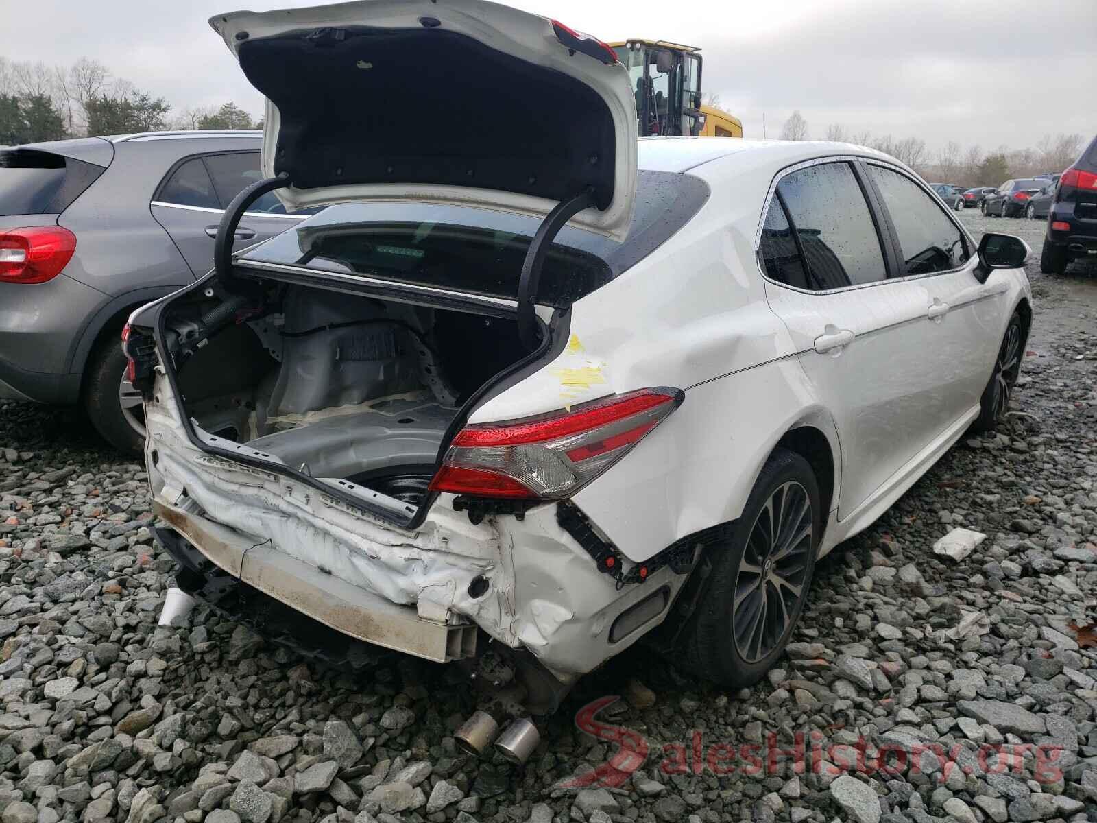 4T1B11HK2JU588944 2018 TOYOTA CAMRY