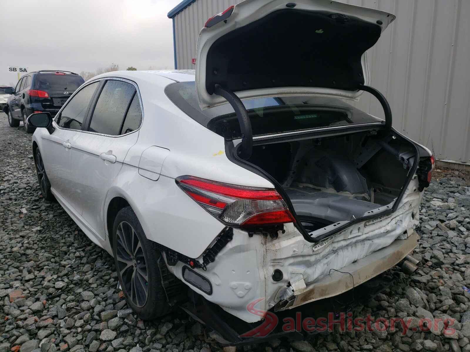 4T1B11HK2JU588944 2018 TOYOTA CAMRY