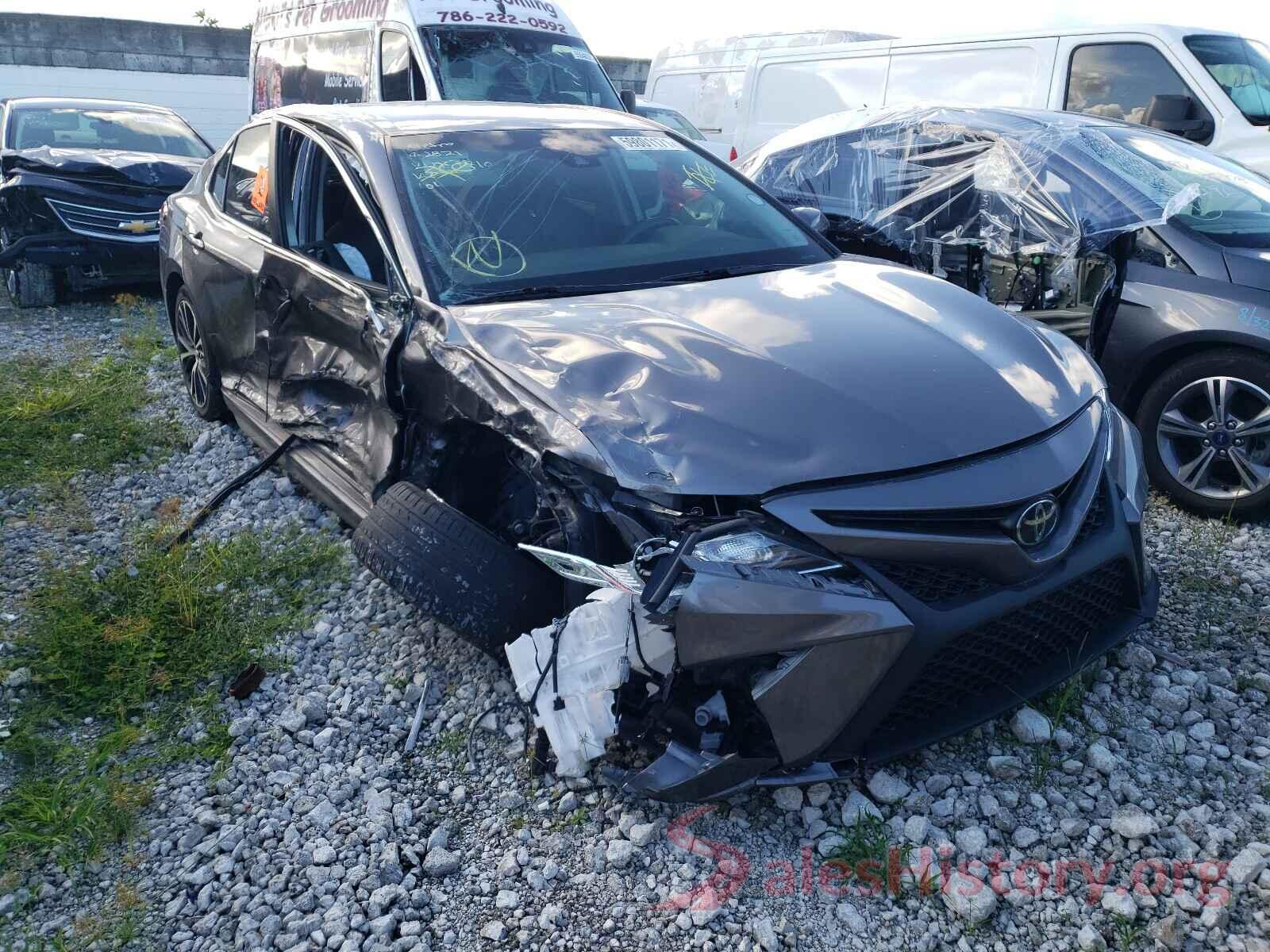 4T1B11HK4JU637710 2018 TOYOTA CAMRY