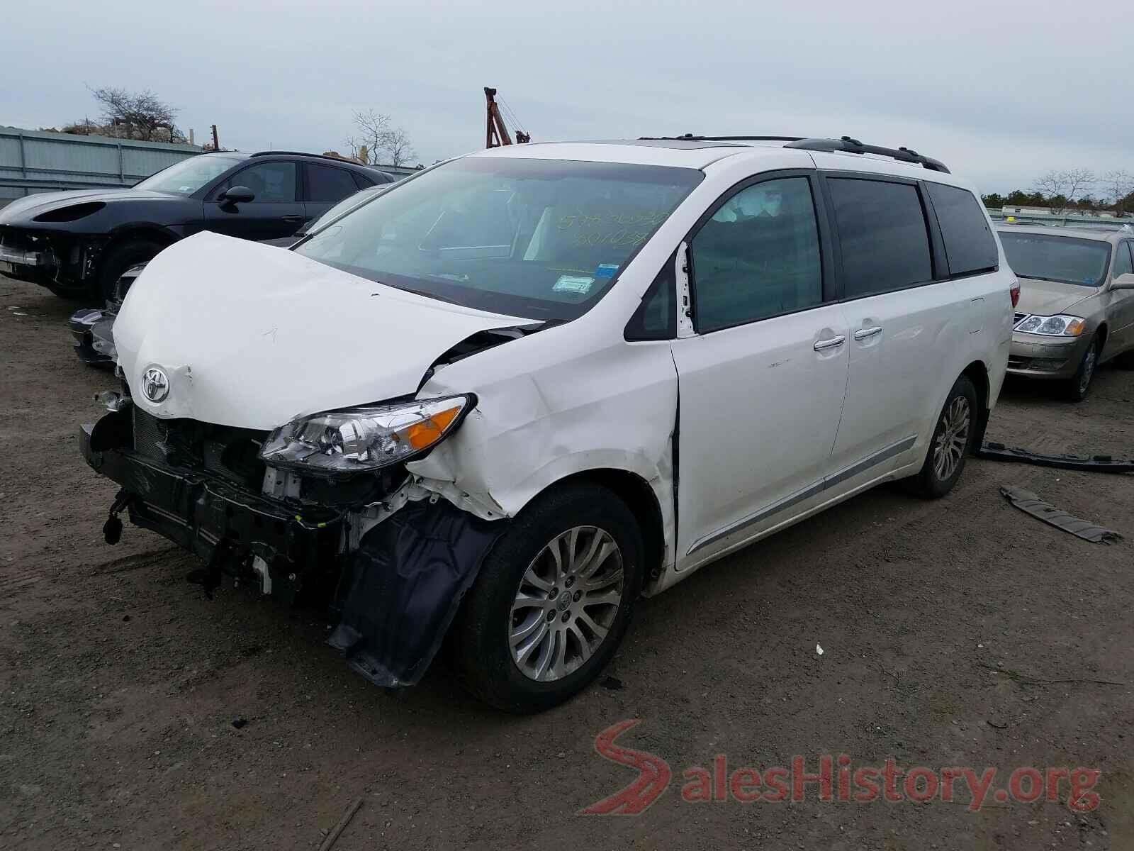 5TDYZ3DC5HS807038 2017 TOYOTA SIENNA