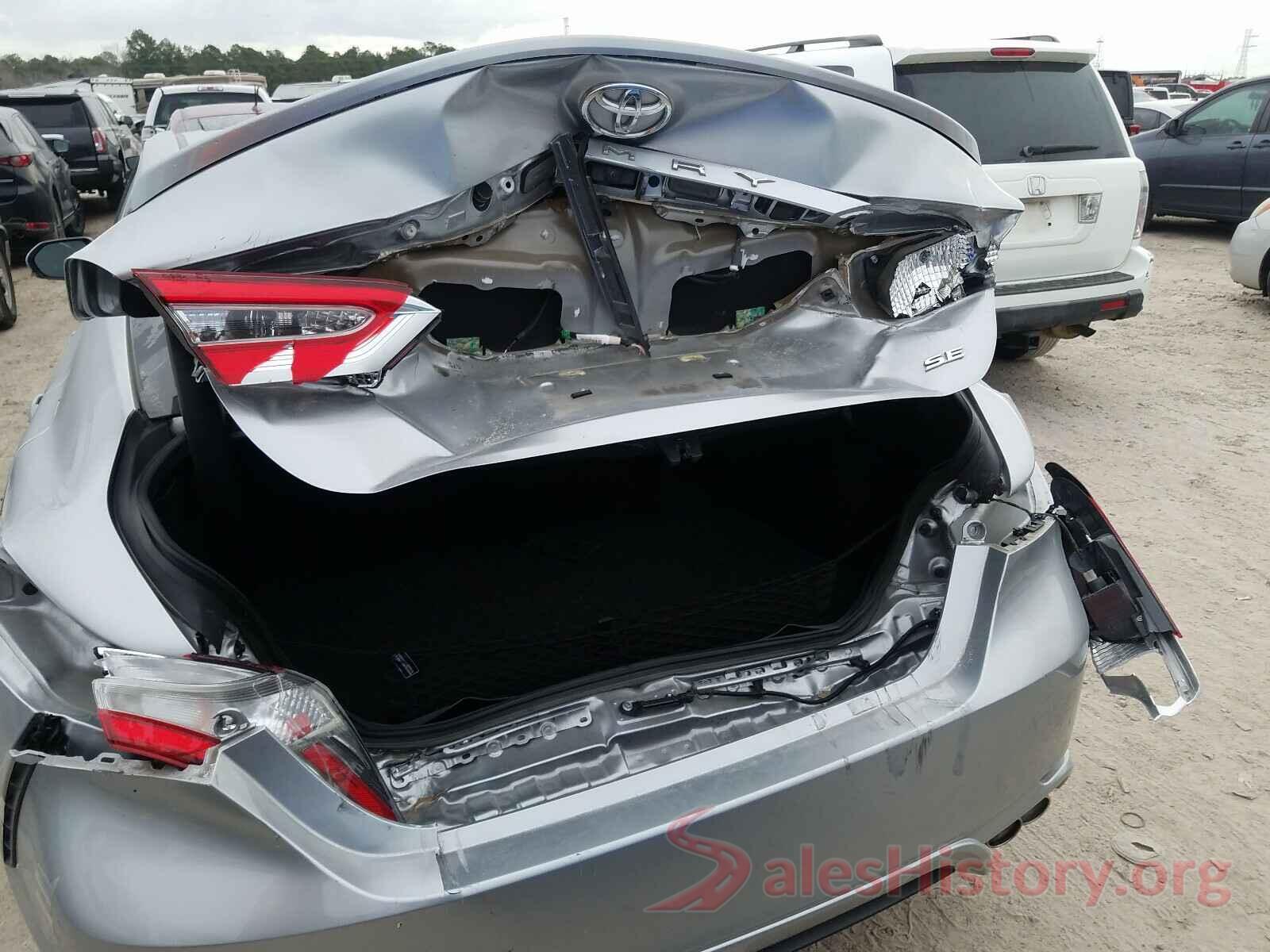 4T1B11HK5JU037813 2018 TOYOTA CAMRY