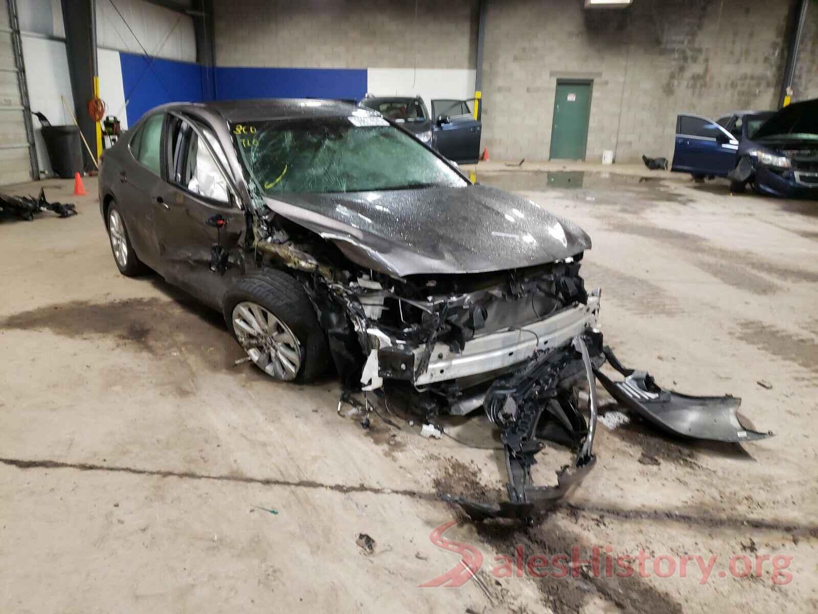 4T1B11HK7JU097530 2018 TOYOTA CAMRY