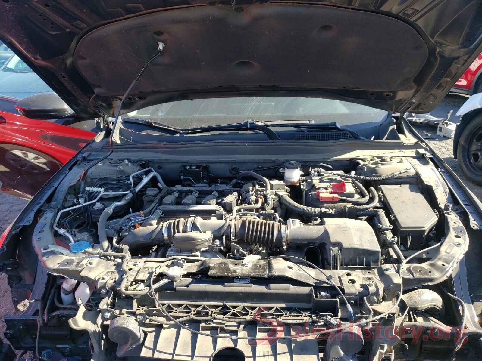 1HGCV1F13JA075664 2018 HONDA ACCORD