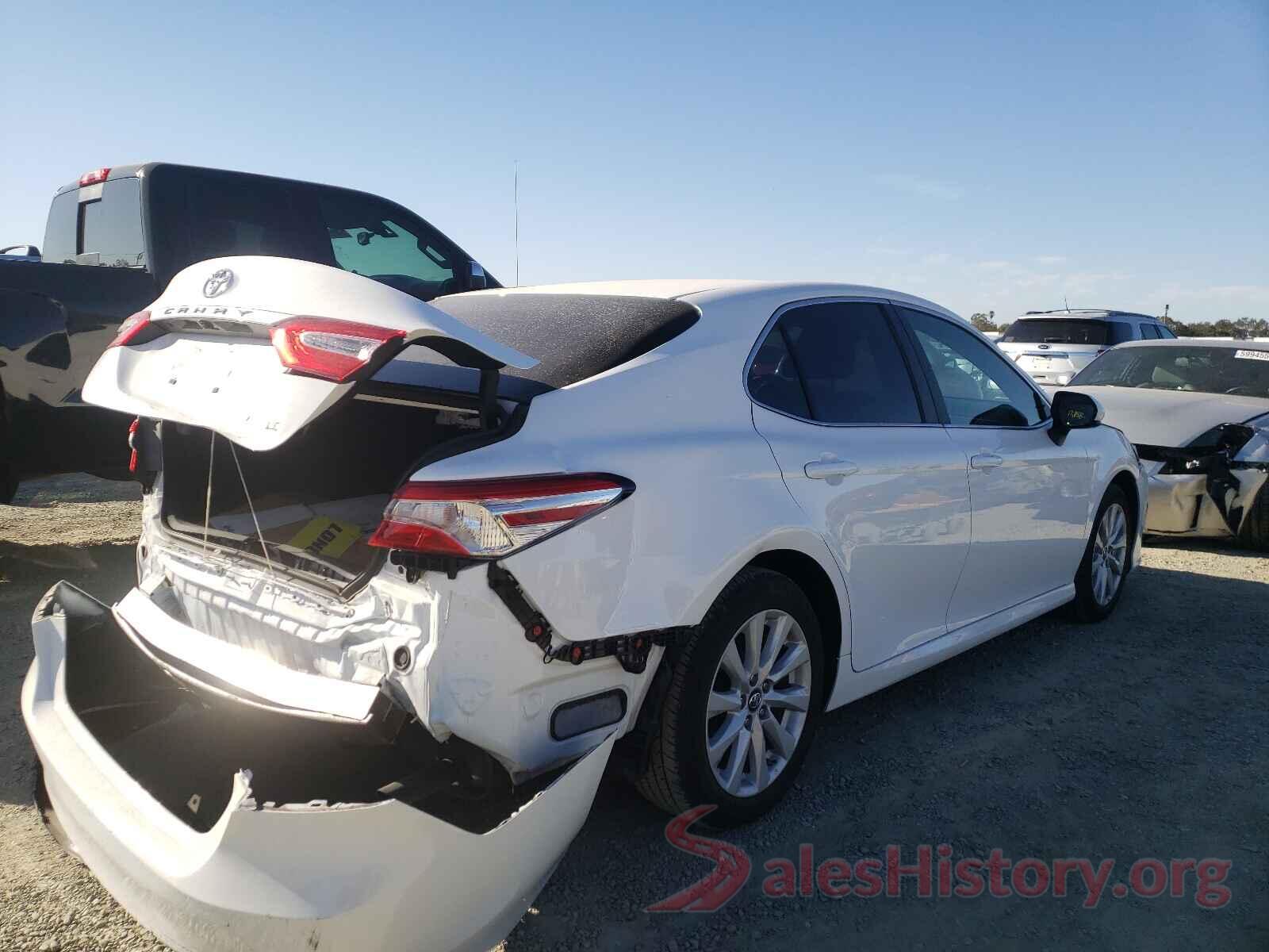 4T1B11HK4JU611379 2018 TOYOTA CAMRY