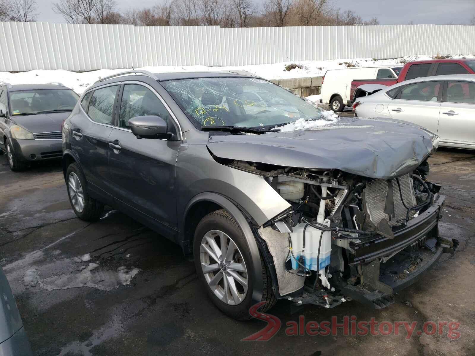 JN1BJ1CR8JW204665 2018 NISSAN ROGUE