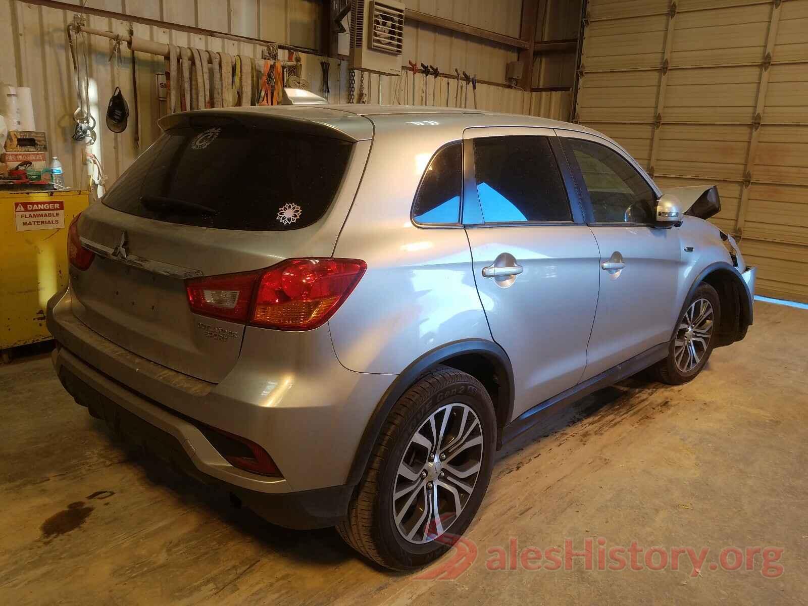 JA4AP3AUXJU002040 2018 MITSUBISHI OUTLANDER