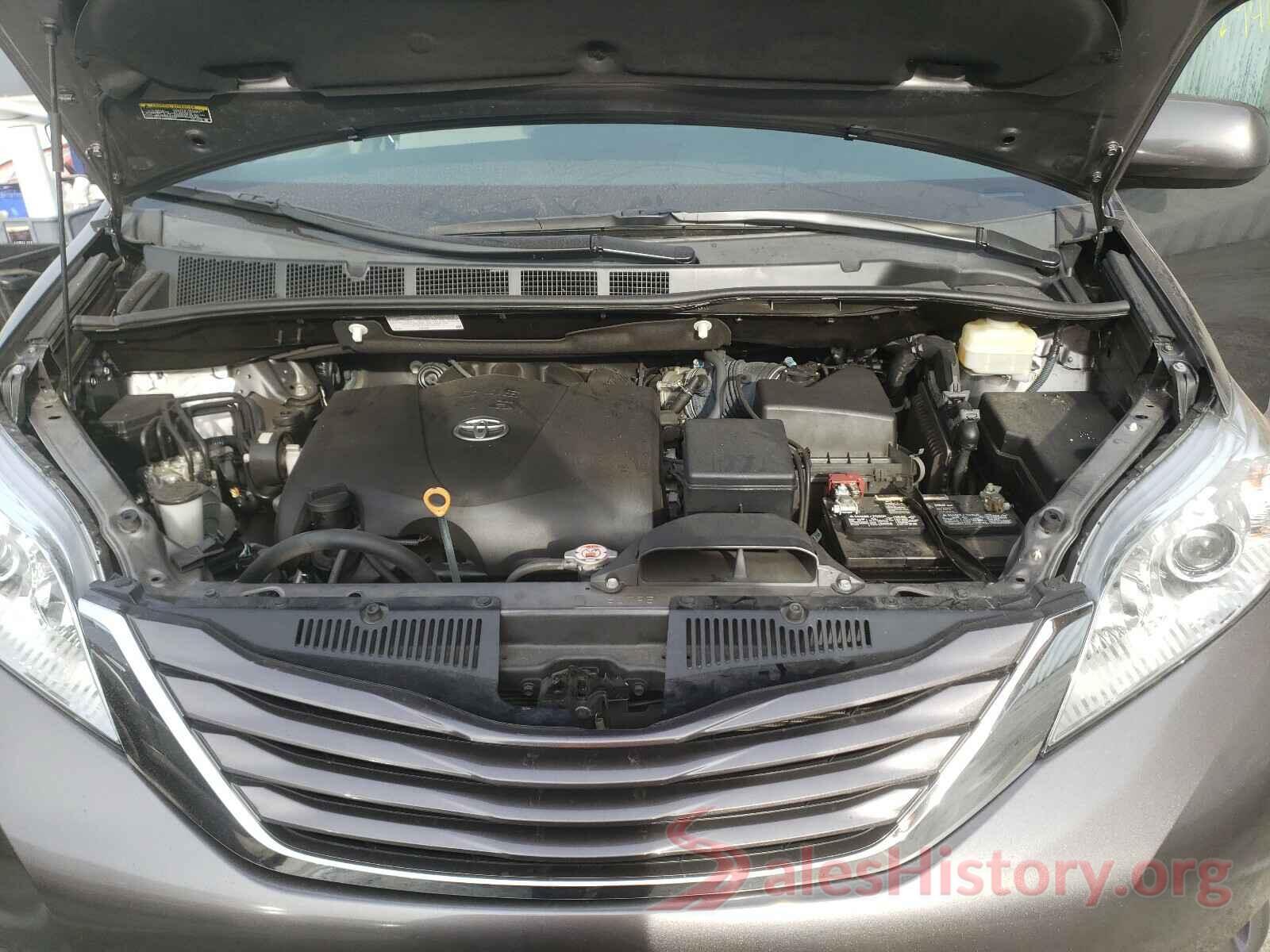 5TDKZ3DC2HS811702 2017 TOYOTA SIENNA