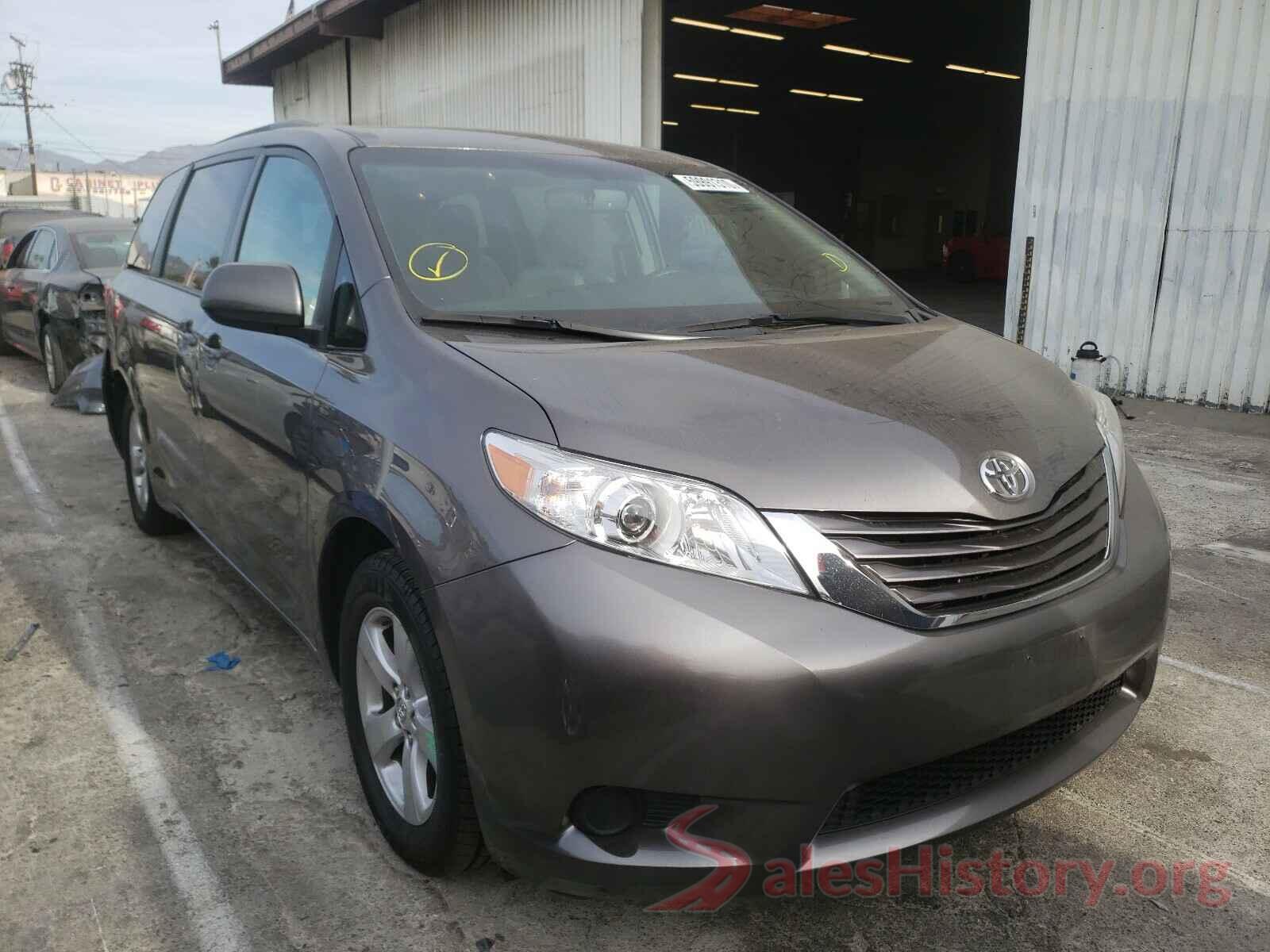 5TDKZ3DC2HS811702 2017 TOYOTA SIENNA