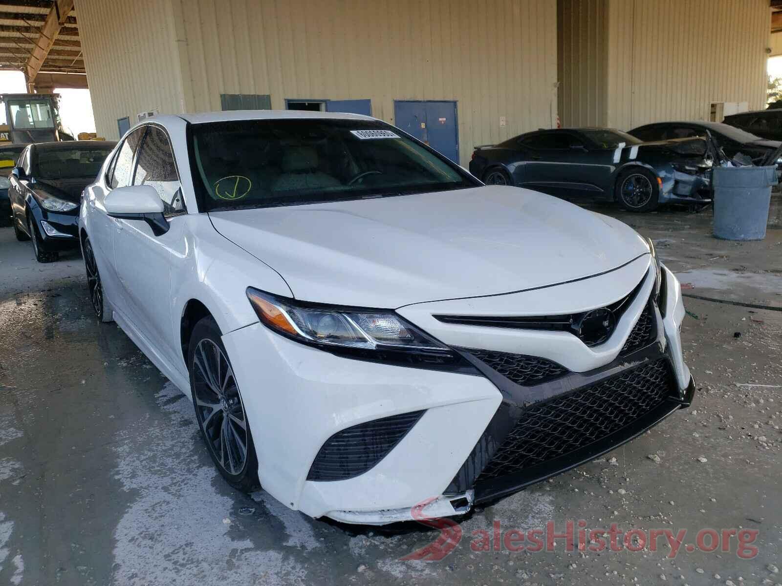 4T1B11HKXJU588819 2018 TOYOTA CAMRY