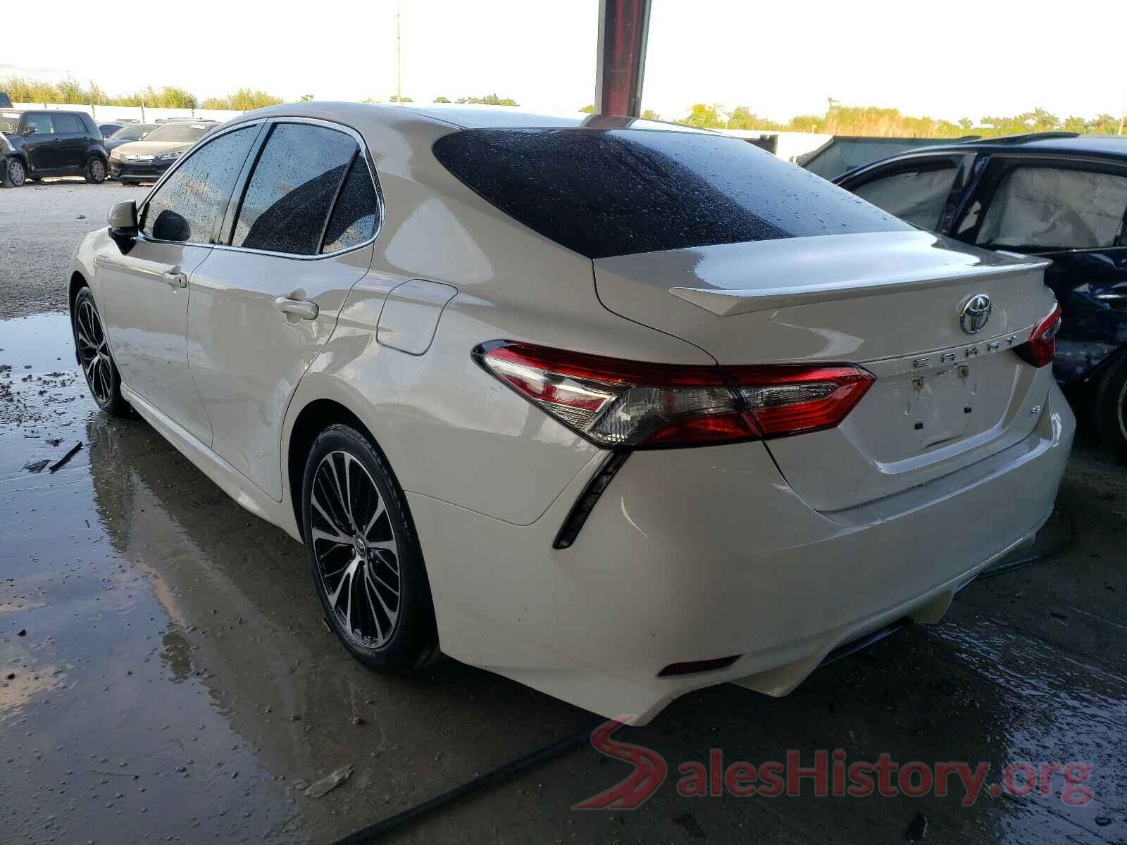 4T1B11HKXJU588819 2018 TOYOTA CAMRY