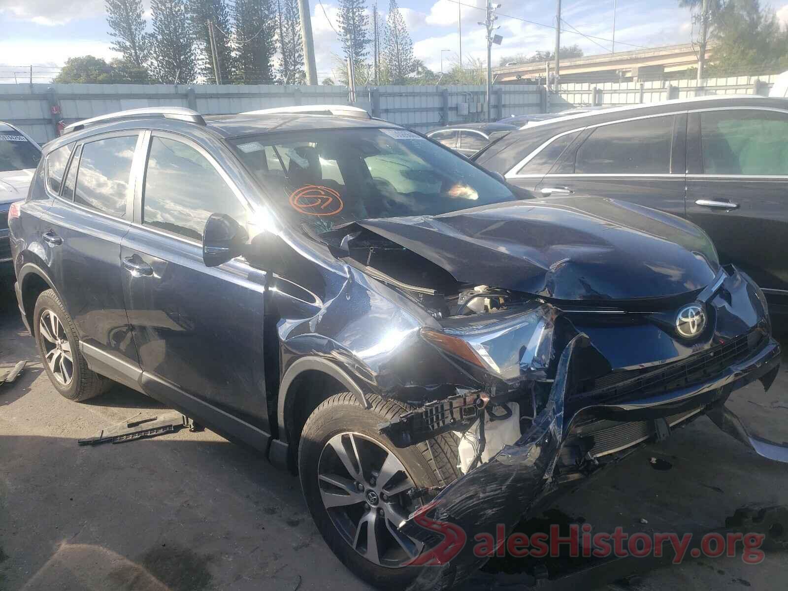 JTMWFREV2JJ205946 2018 TOYOTA RAV4