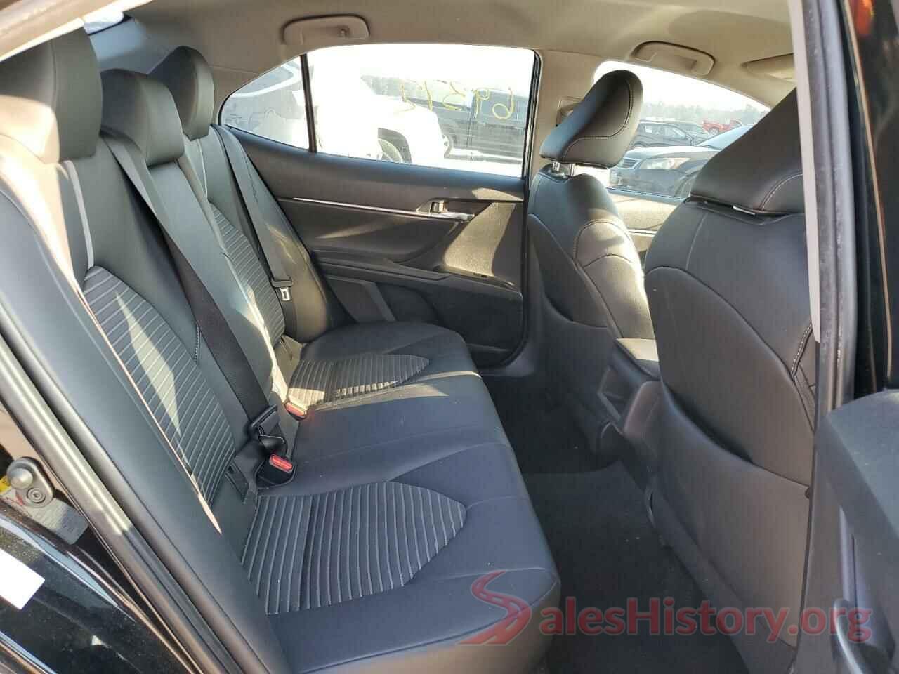 4T1B11HK5JU052148 2018 TOYOTA CAMRY