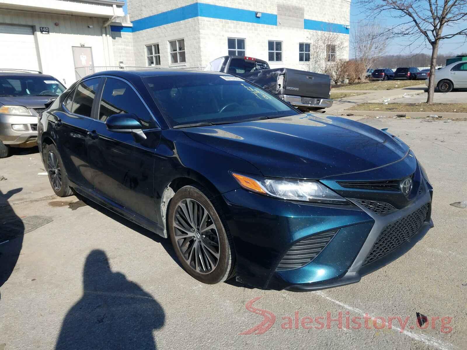 4T1B11HK0JU569356 2018 TOYOTA CAMRY