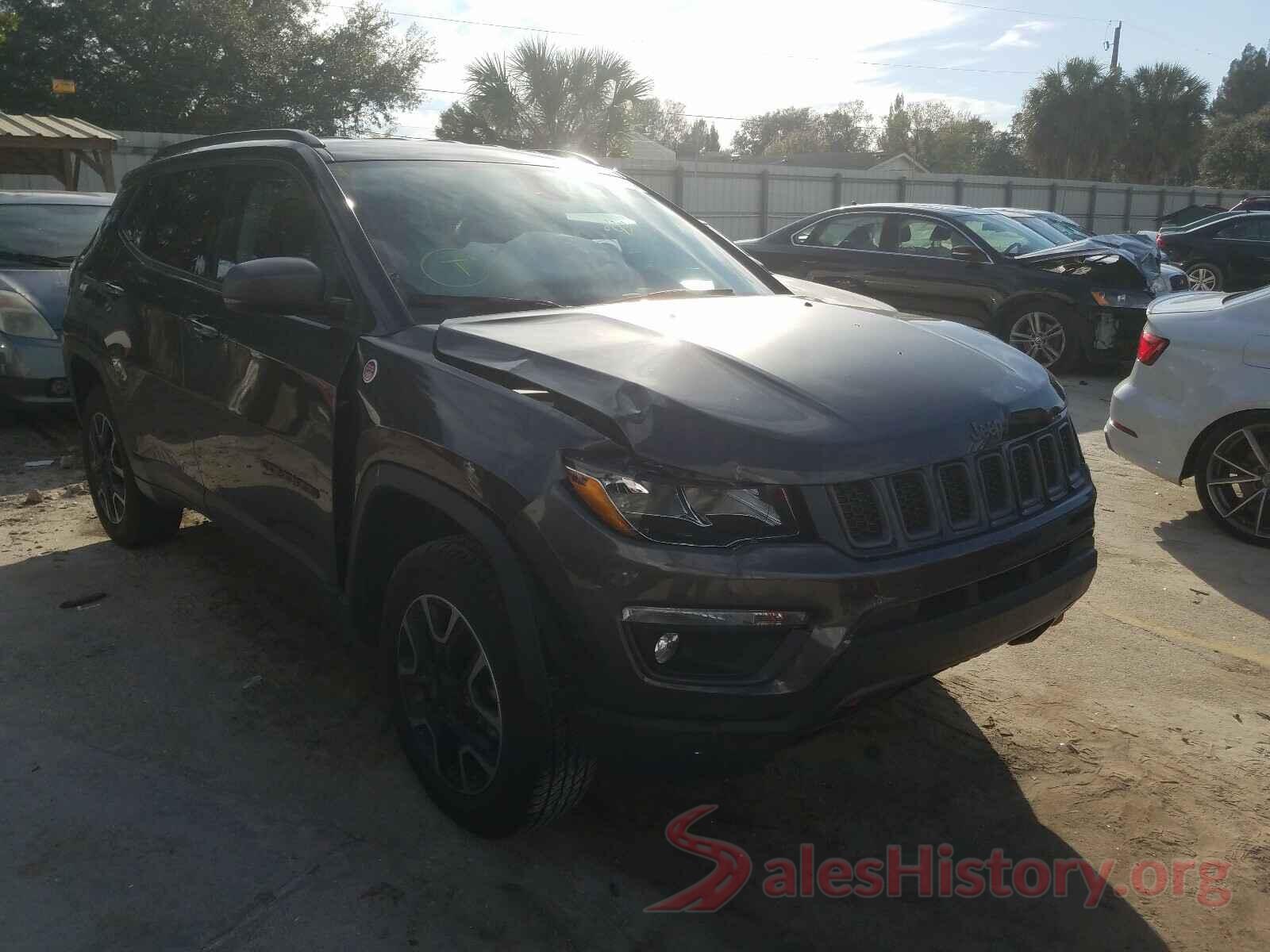 3C4NJDDB1JT499627 2018 JEEP COMPASS