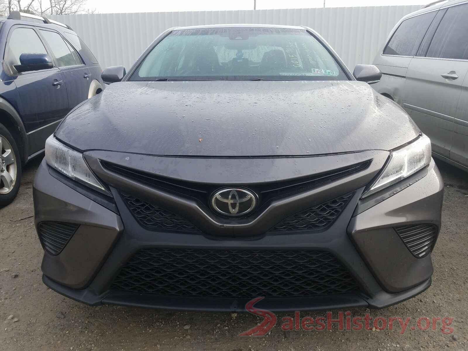 4T1B11HK6JU038999 2018 TOYOTA CAMRY