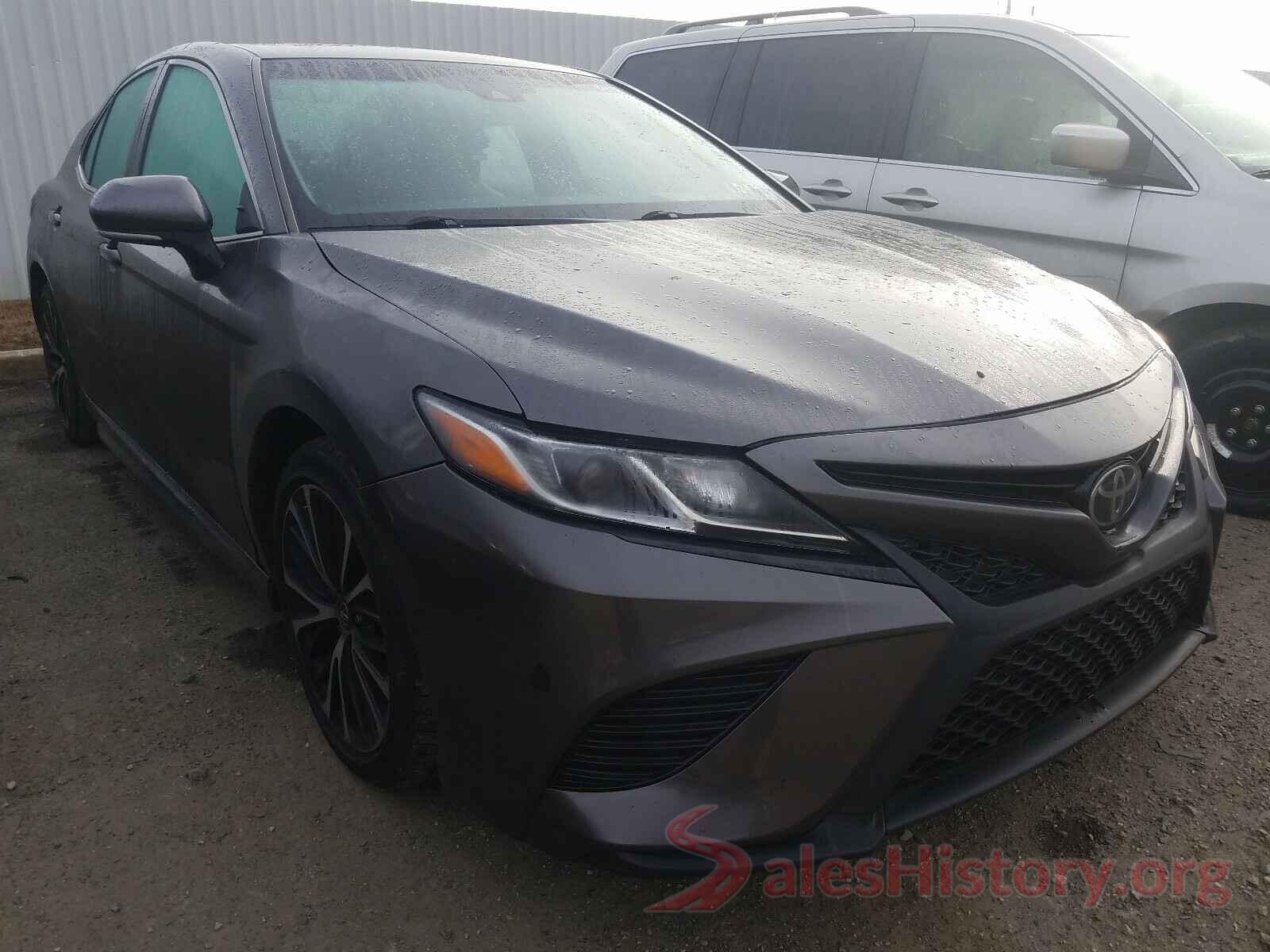 4T1B11HK6JU038999 2018 TOYOTA CAMRY