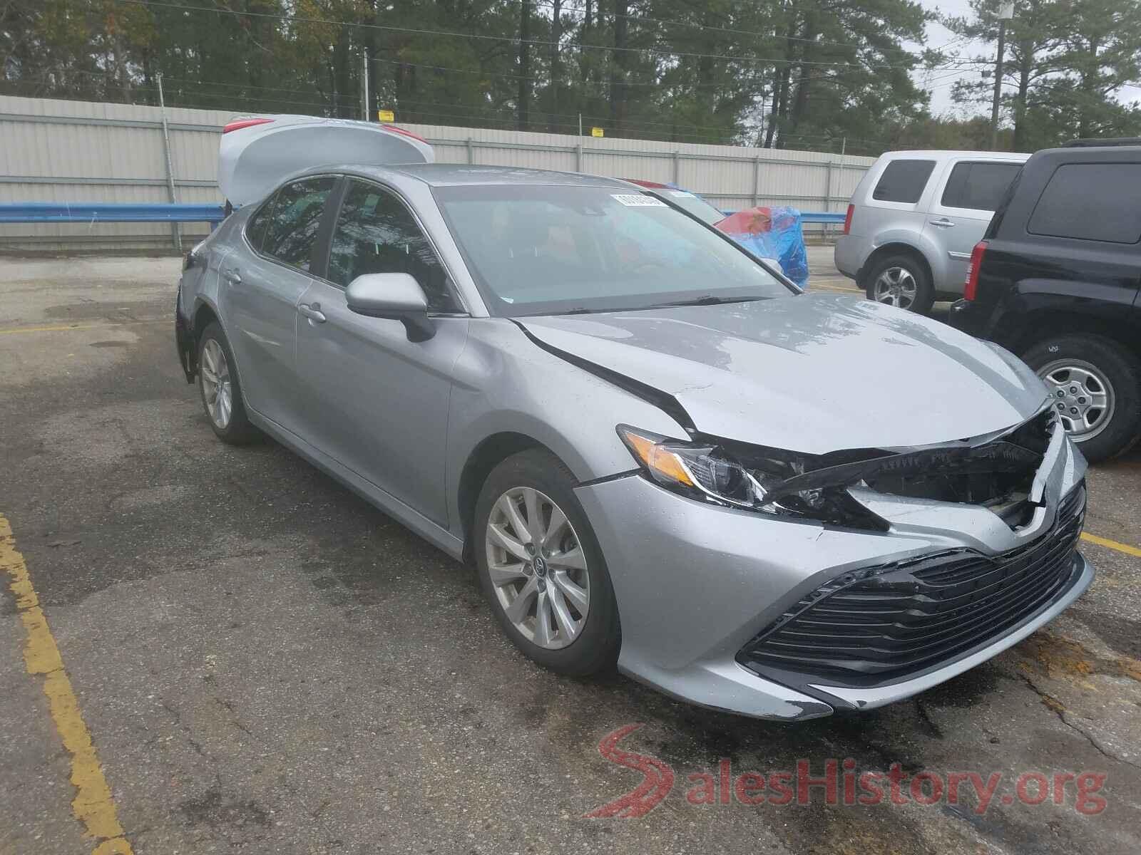 4T1B11HK3JU579945 2018 TOYOTA CAMRY