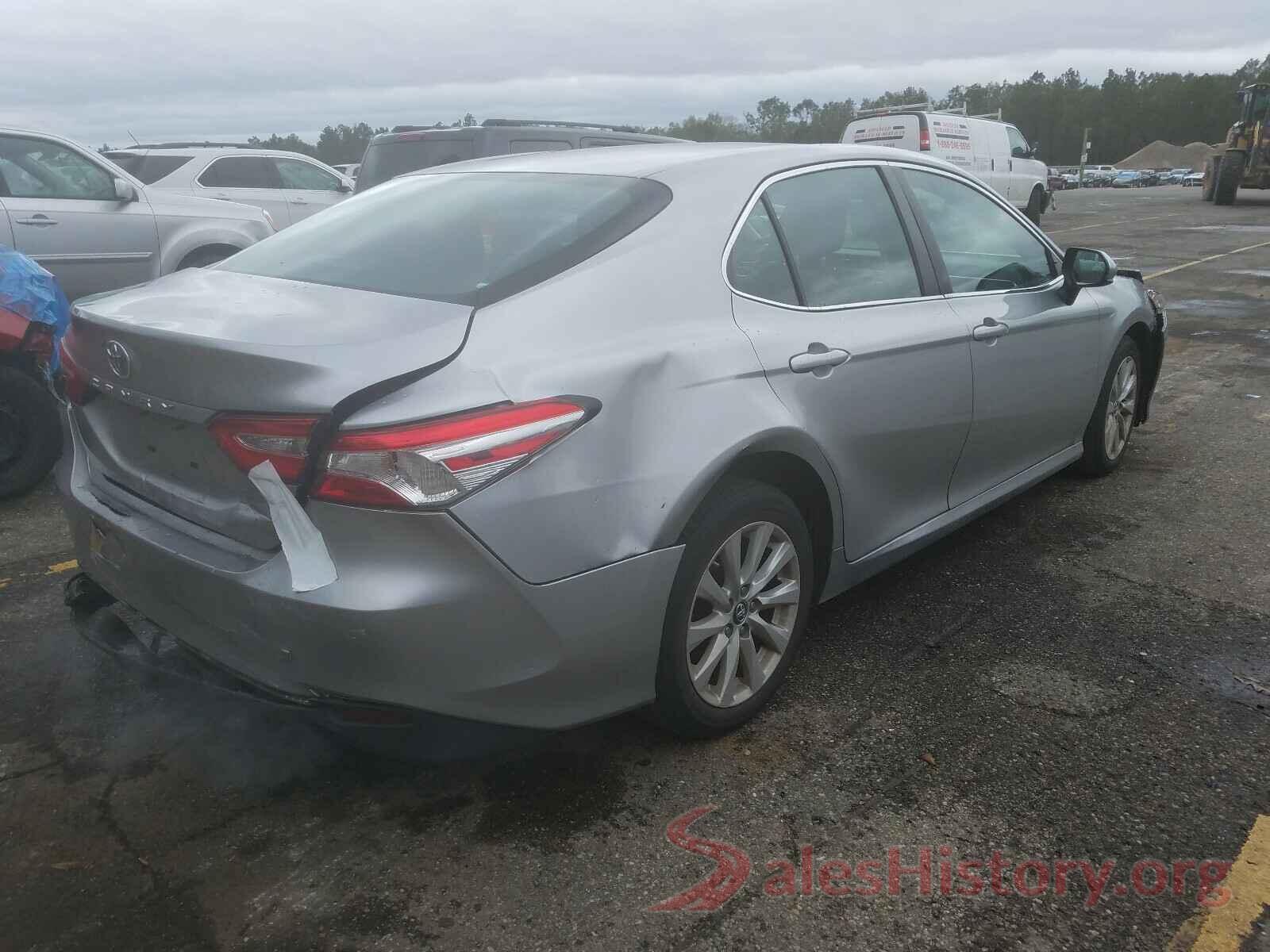 4T1B11HK3JU579945 2018 TOYOTA CAMRY