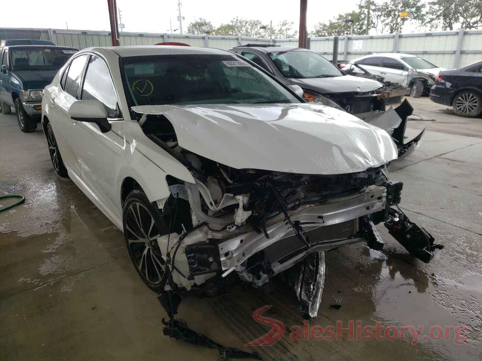 4T1B11HK3JU636967 2018 TOYOTA CAMRY