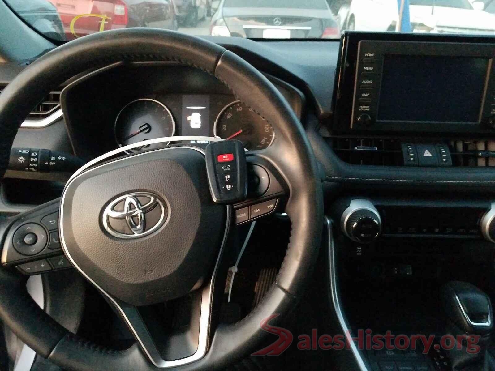 JTMC1RFV4KD033998 2019 TOYOTA RAV4