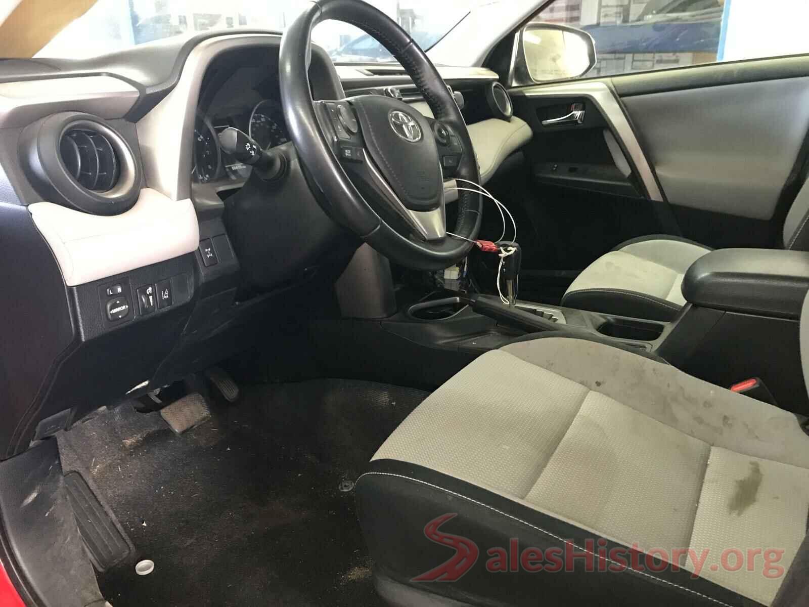 JTMRFREV4HJ111929 2017 TOYOTA RAV4