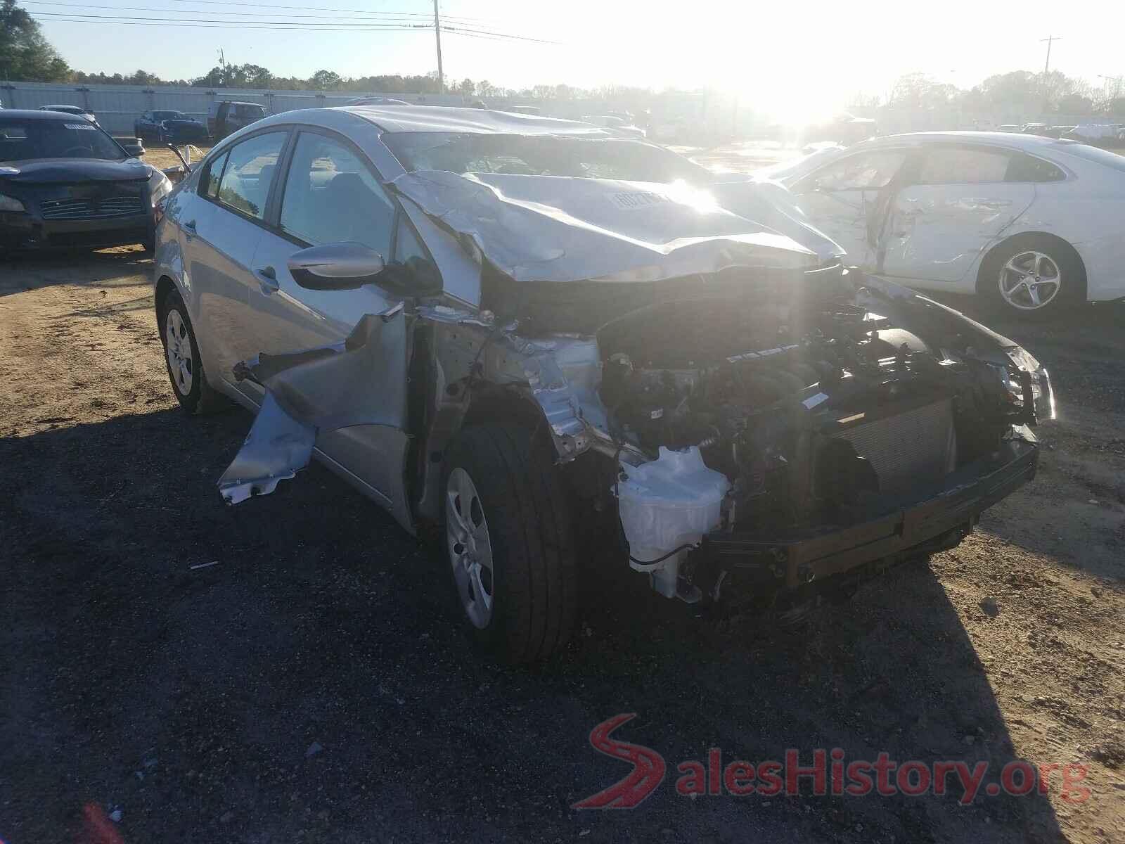 3KPFL4A71JE256774 2018 KIA FORTE