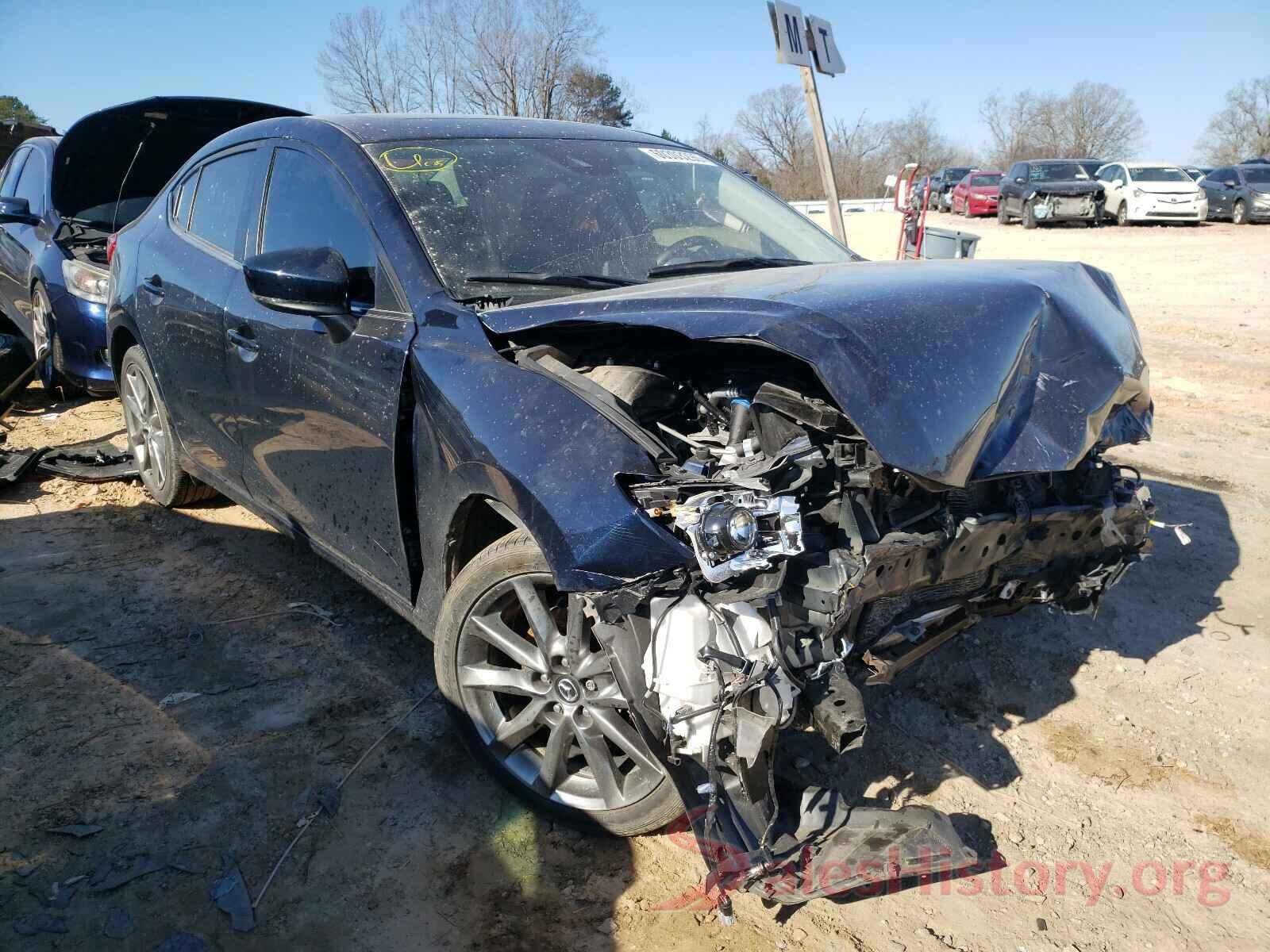 3MZBN1V33JM255255 2018 MAZDA 3