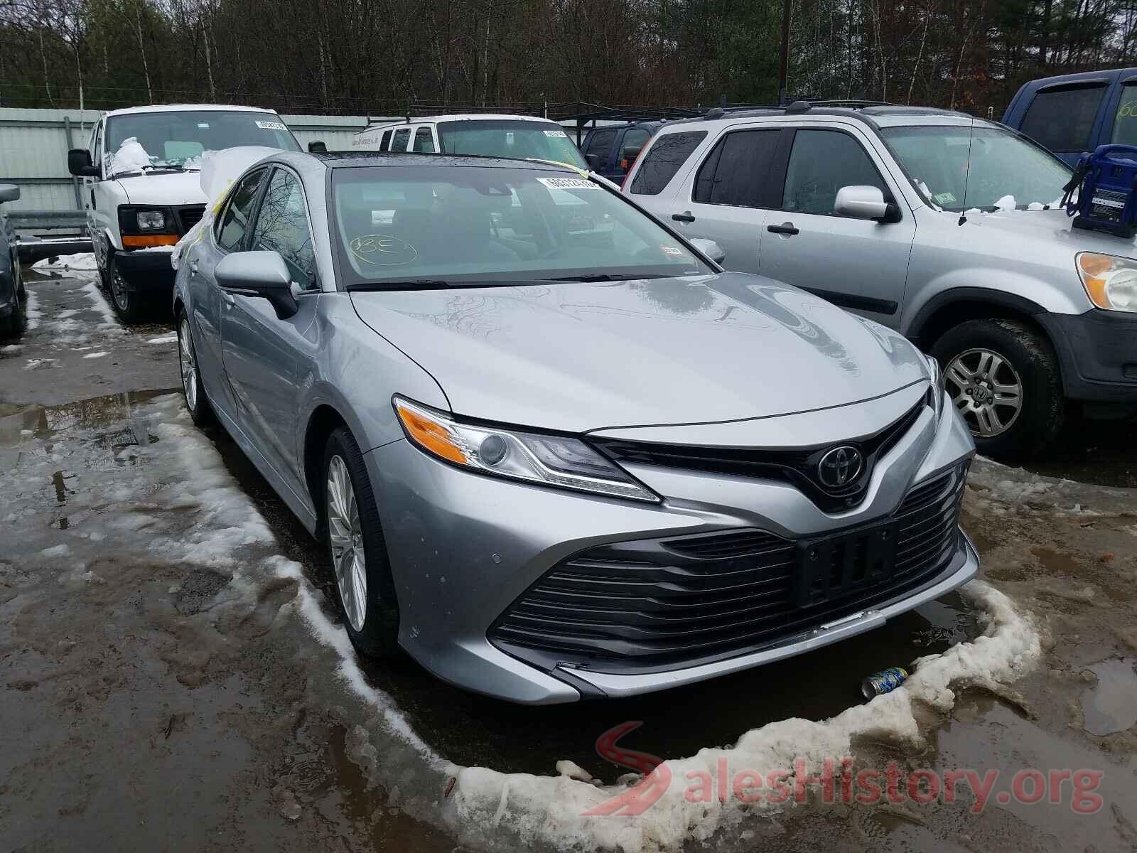 4T1B11HK2JU042189 2018 TOYOTA CAMRY