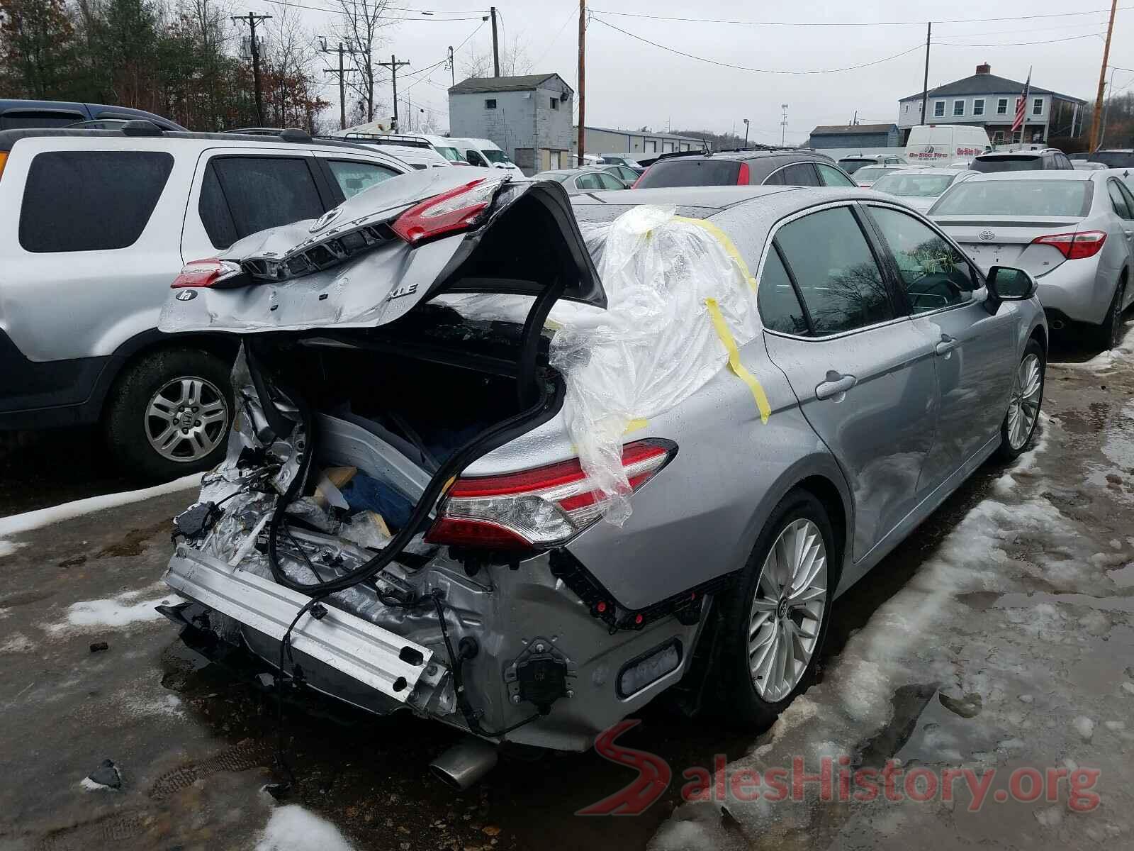 4T1B11HK2JU042189 2018 TOYOTA CAMRY